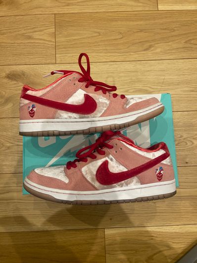 Strangelove × Nike SB Dunk Low "Valentine’s Day"