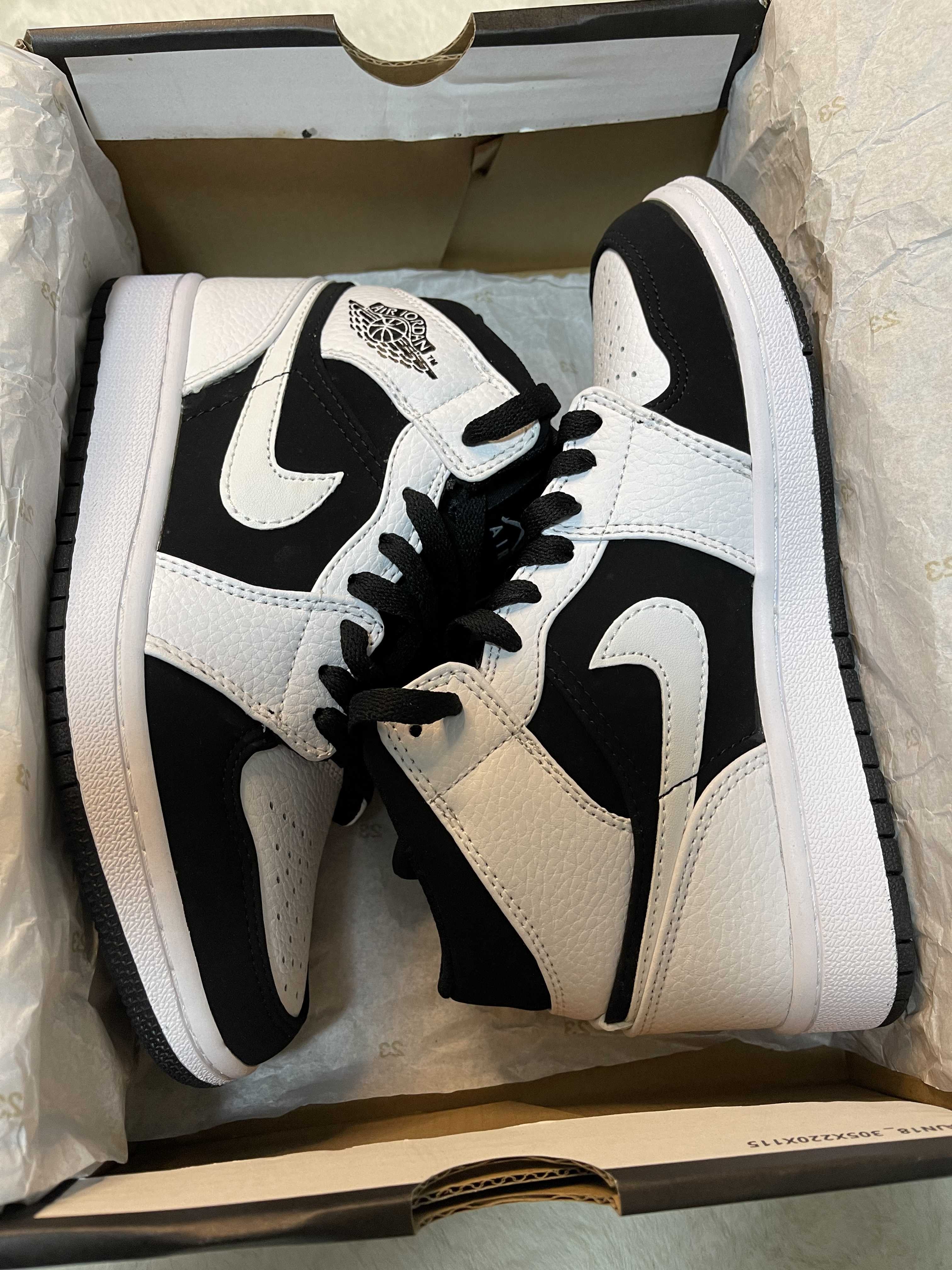 NIKE AIR JORDAN 1 MID "WHITE BLACK"