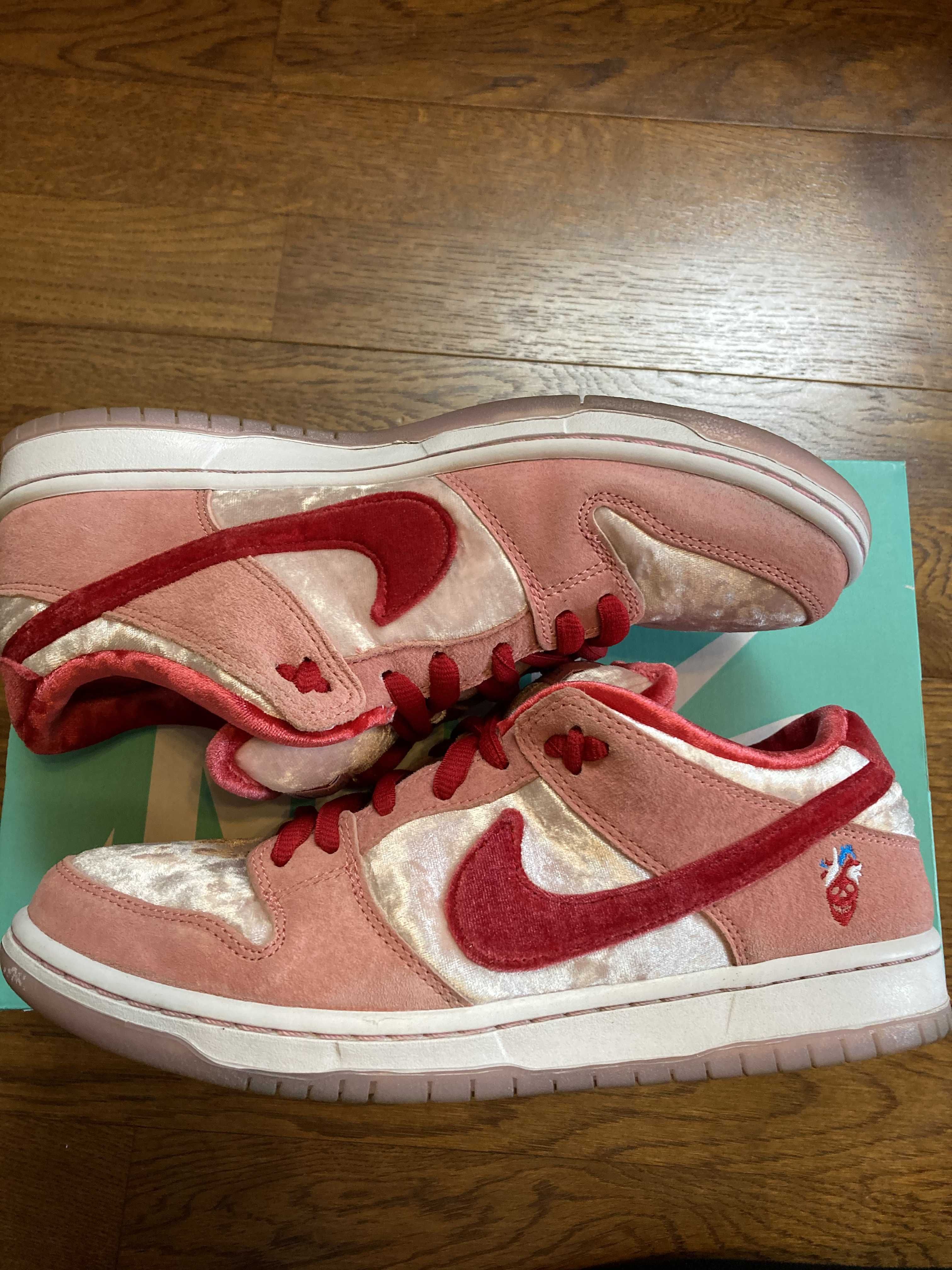 Strangelove × Nike SB Dunk Low "Valentine’s Day"