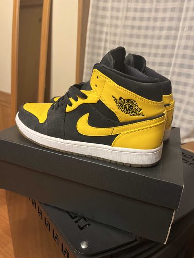 Nike Air Jordan 1 Retro Mid "New Love" (2017)