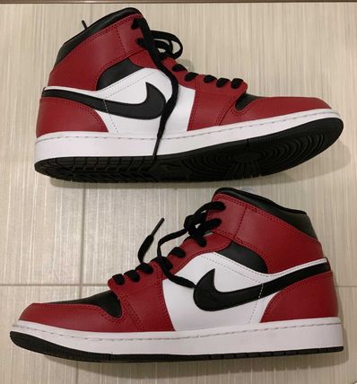Nike Air Jordan 1 Mid "Chicago Black Toe"