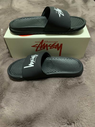 Stussy × Nike Benassi Slide Sandal "Black" (DC5239-001)