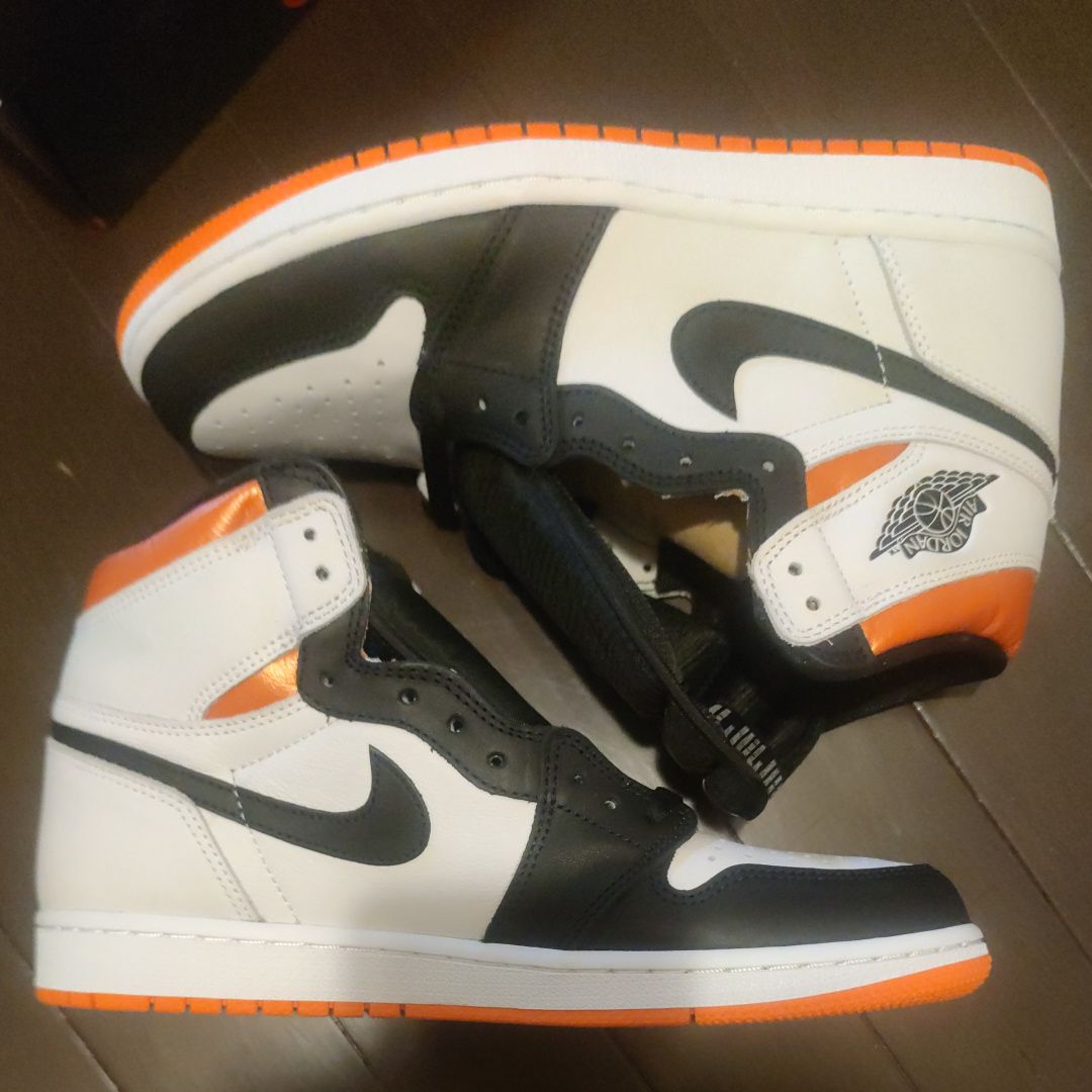 Nike Air Jordan 1 Retro High OG "Electro Orange"