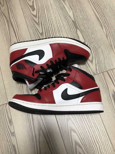Nike Air Jordan 1 Mid "Chicago Black Toe"