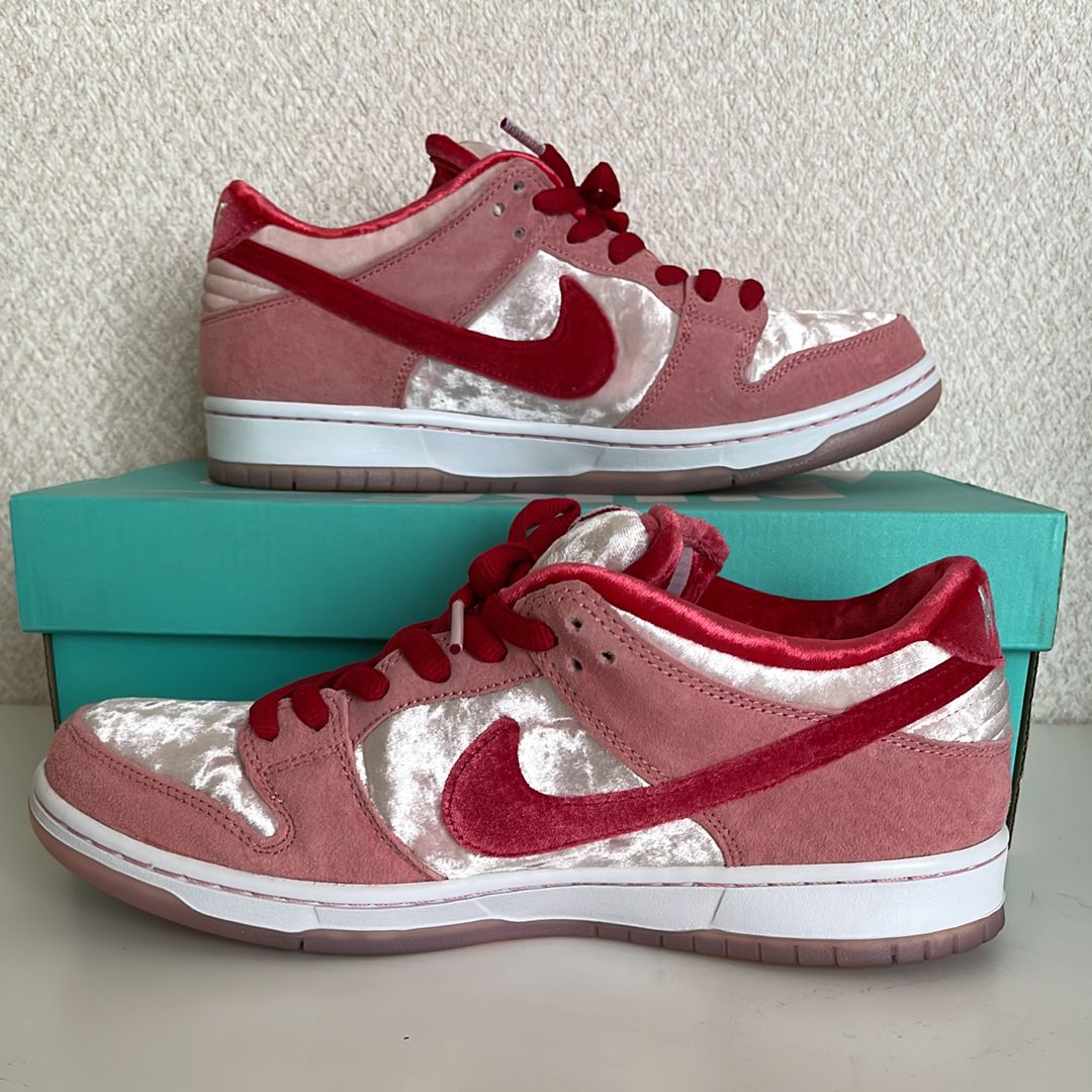 Strangelove × Nike SB Dunk Low "Valentine’s Day"