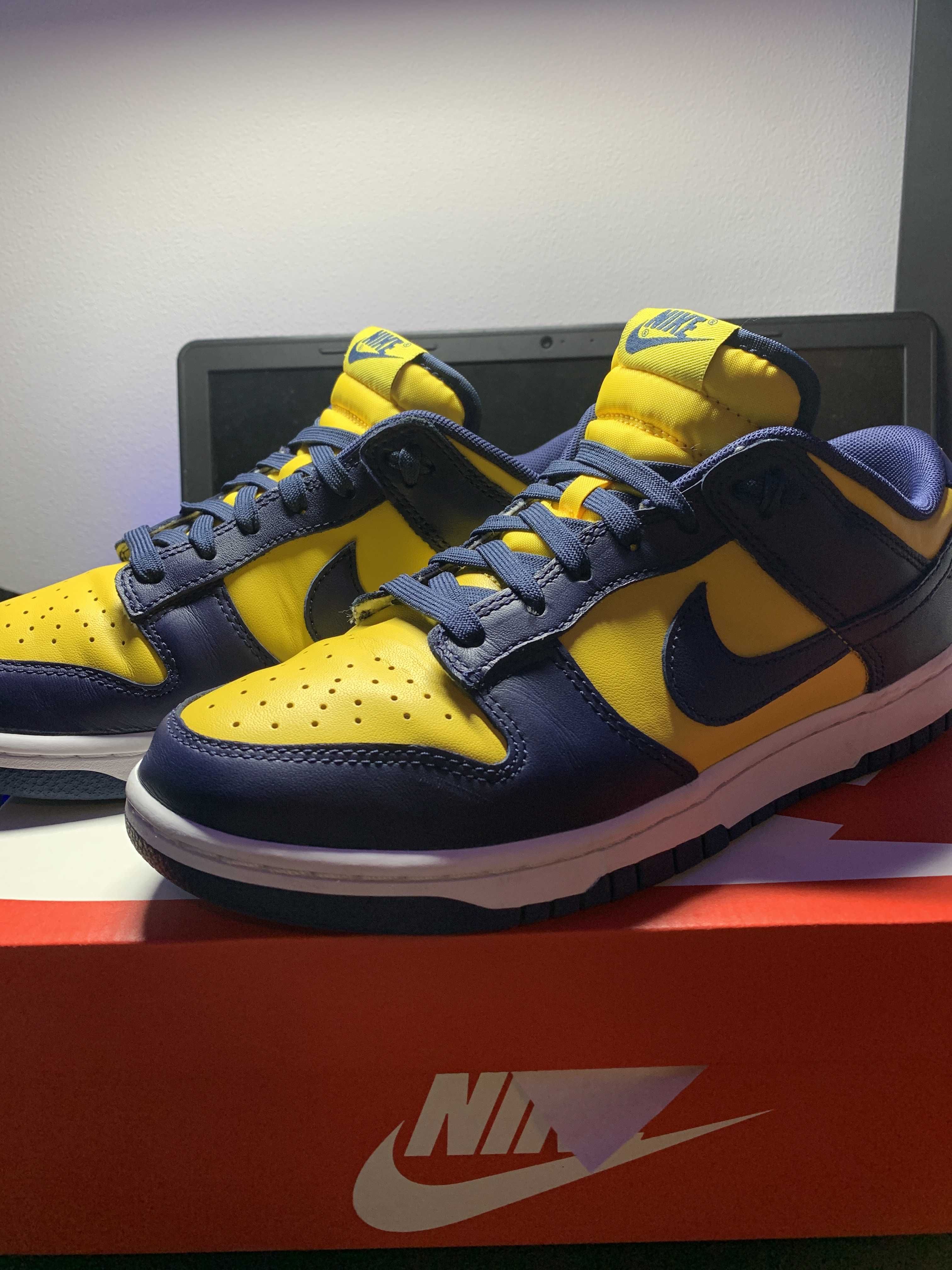 Nike Dunk Low "Michigan"