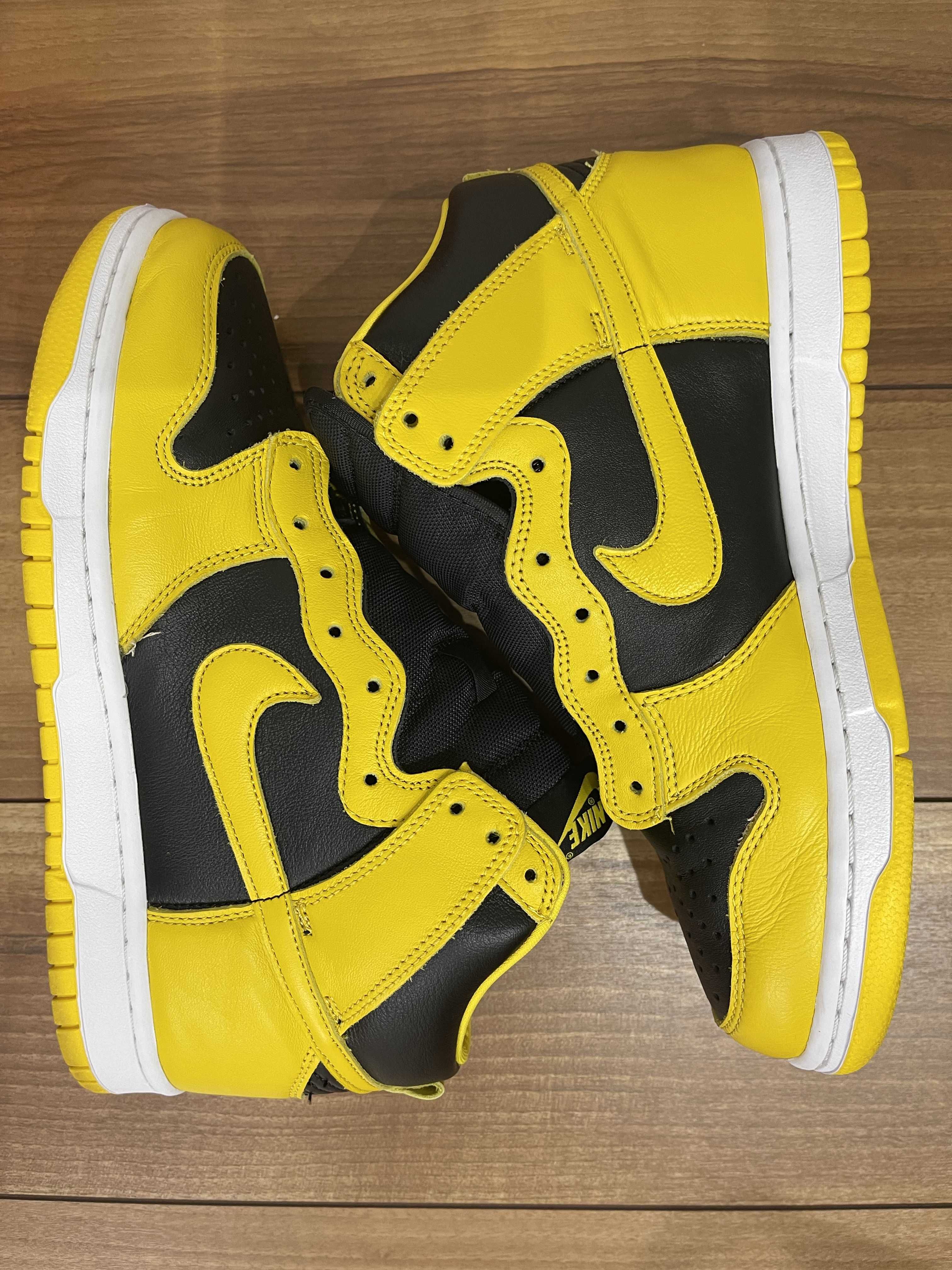 Nike Dunk High "Black/Varsity Maize"