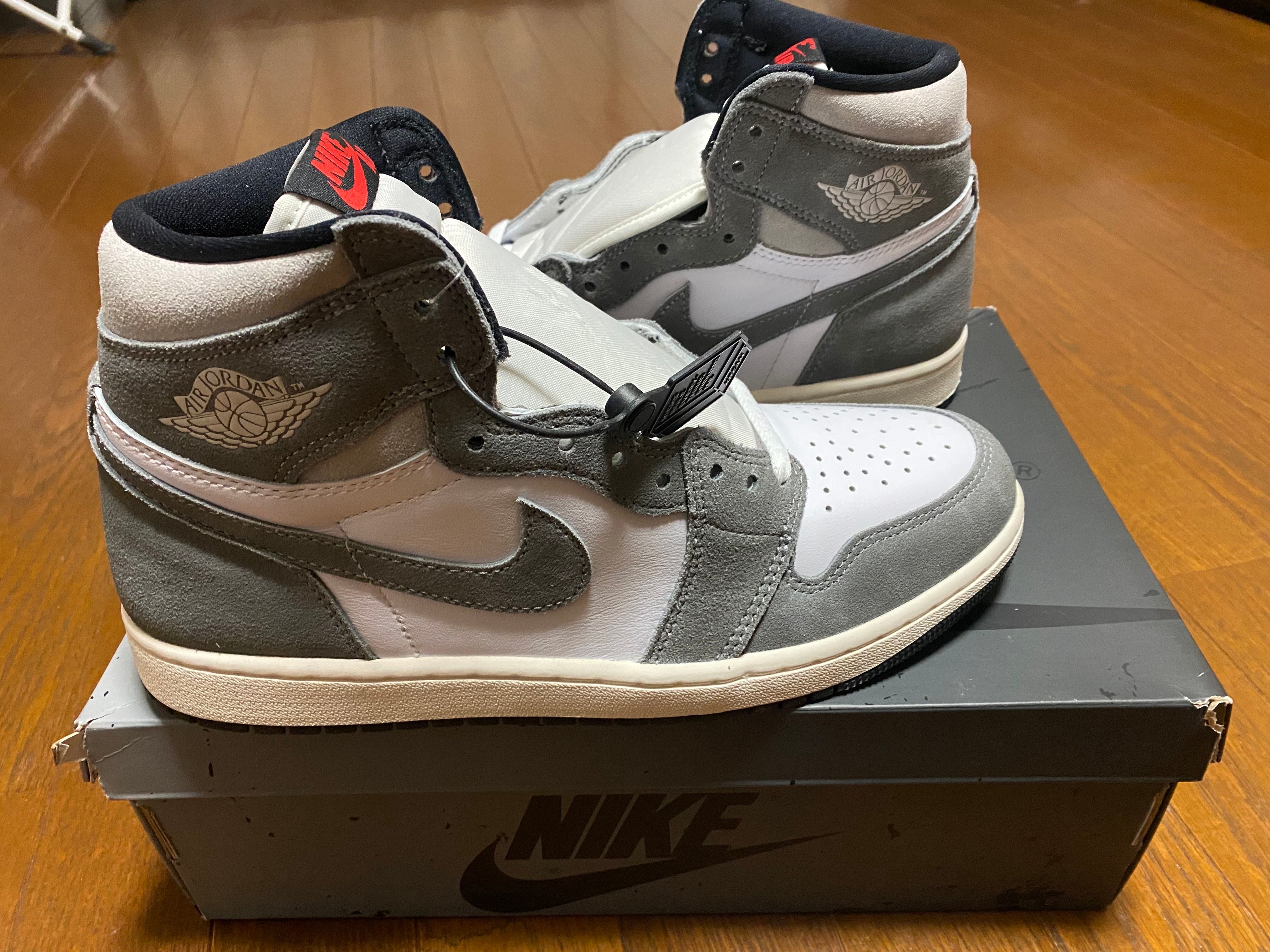 Nike Air Jordan 1 Retro High OG "Black and Smoke Grey"