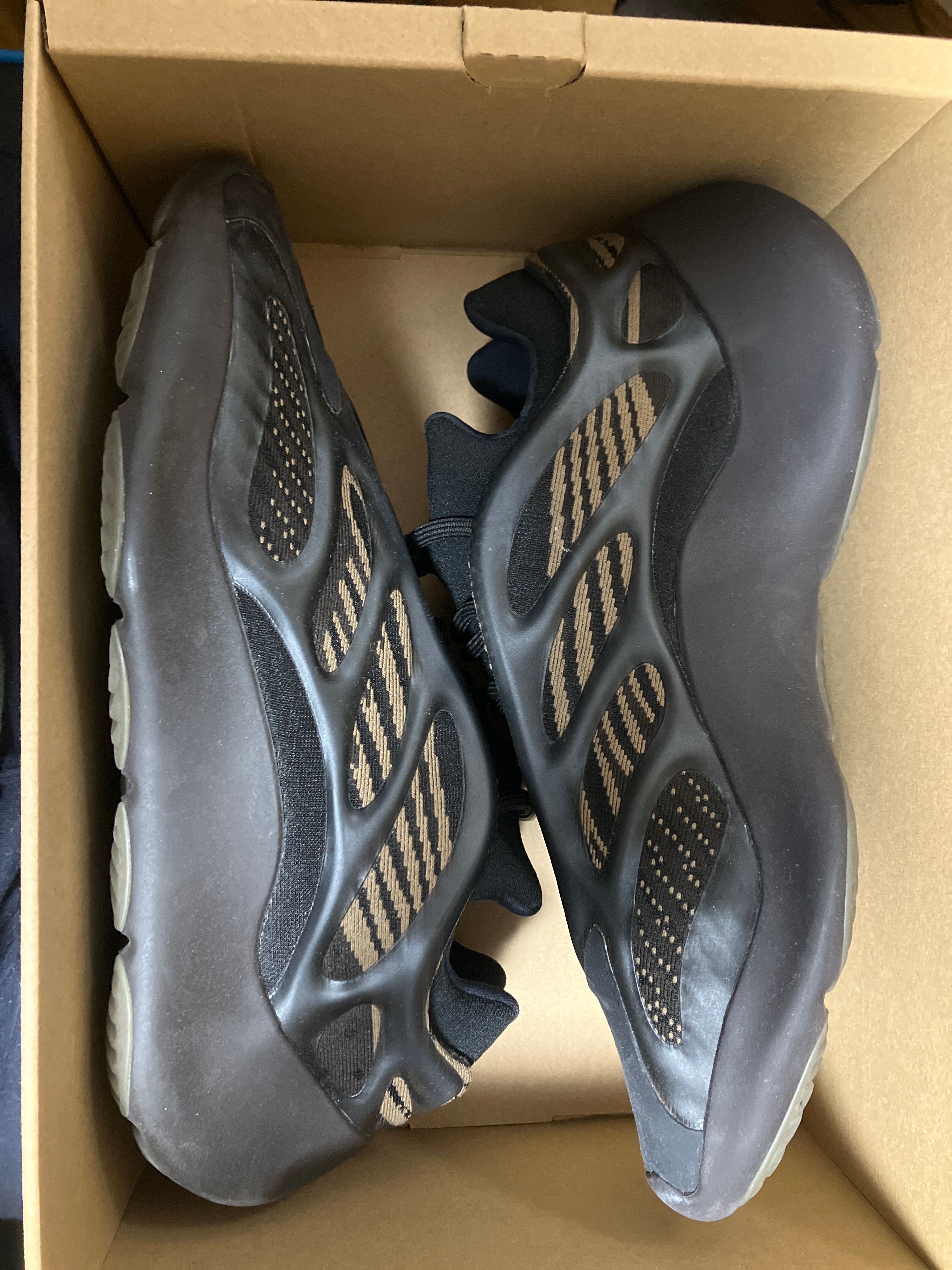 adidas YEEZY 700V3 "Clay Brown"