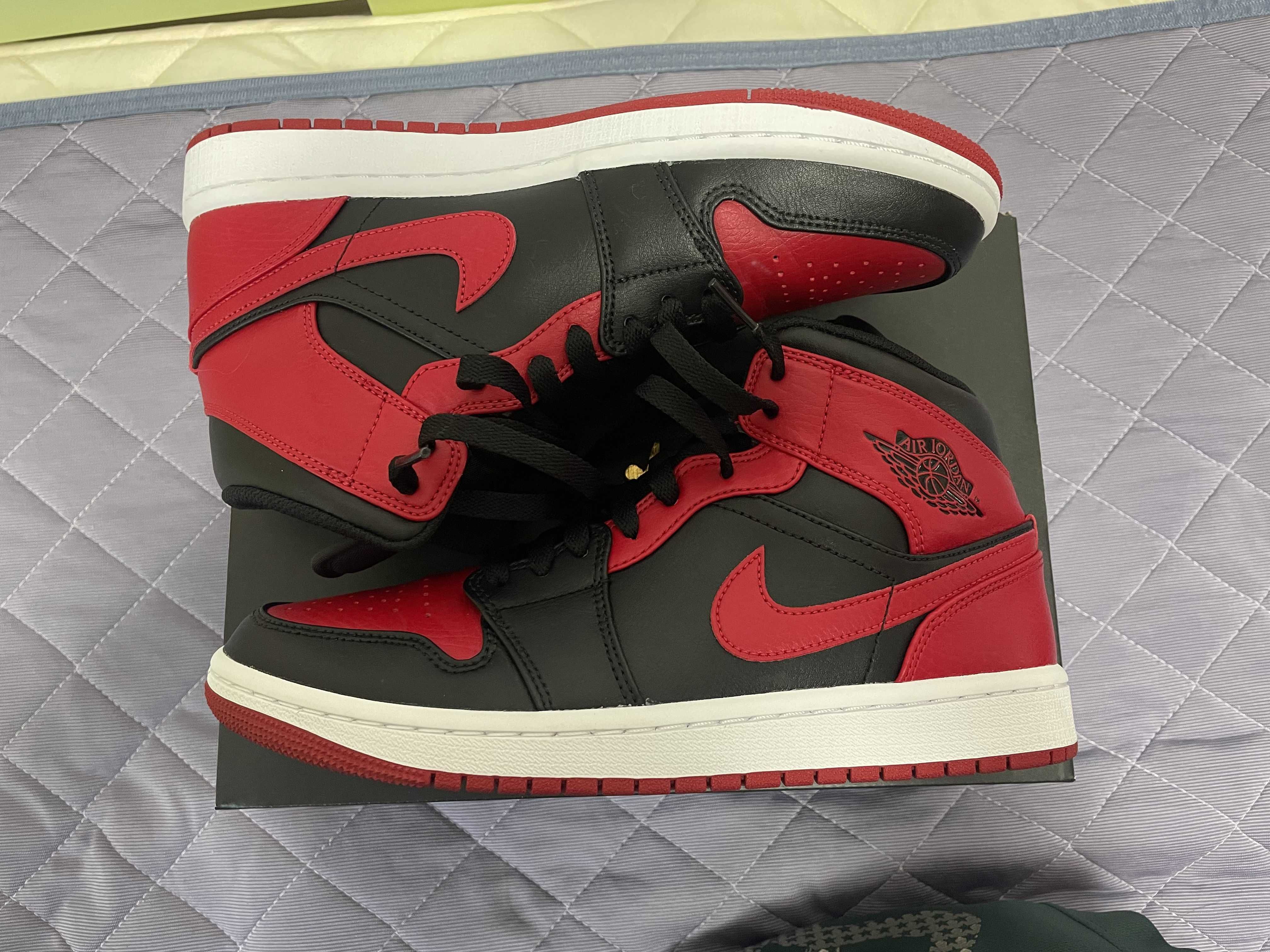 Nike Air Jordan 1 Mid "Bred"