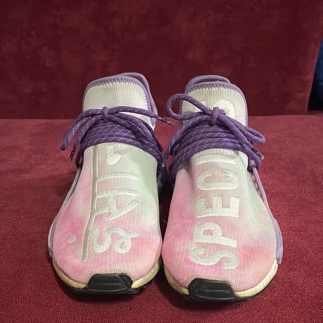 ファレル・ウィリアムス × アディダス ヒューマンレース NMD ホリ フェスティバル "ピンク グロー"