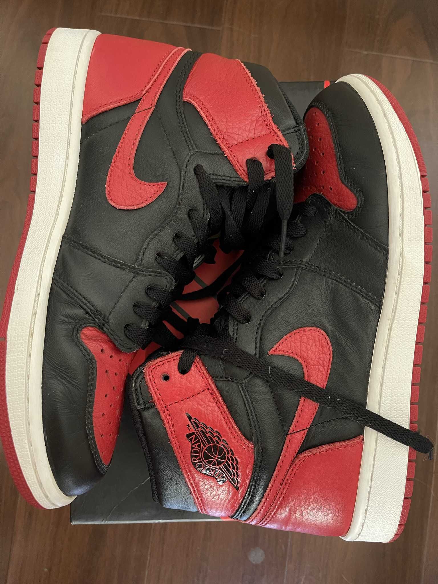 Nike Air Jordan 1 Retro High OG "Bred/Banned" (2016)