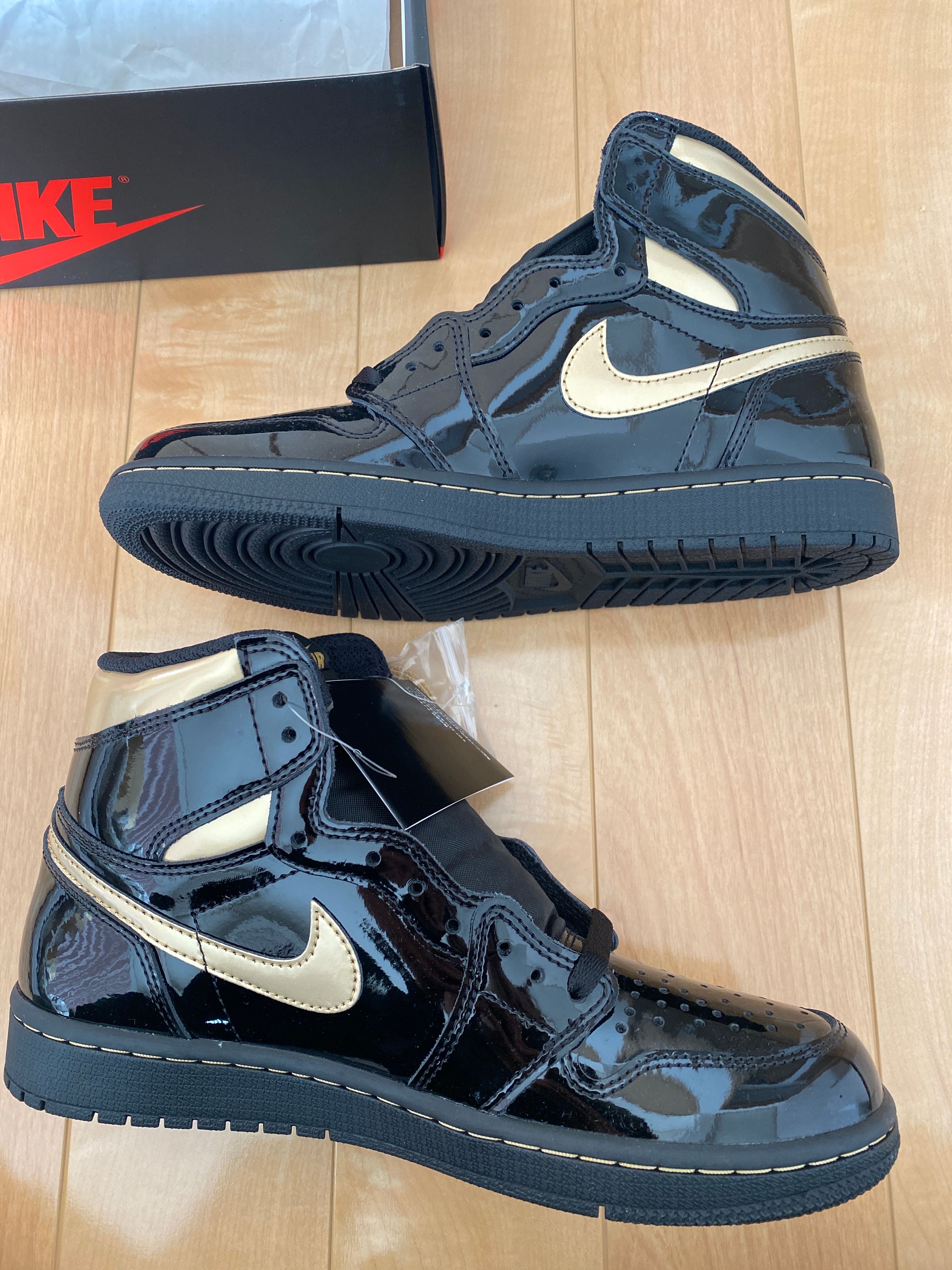 Nike Air Jordan 1 High OG "Black-Metalic Gold"