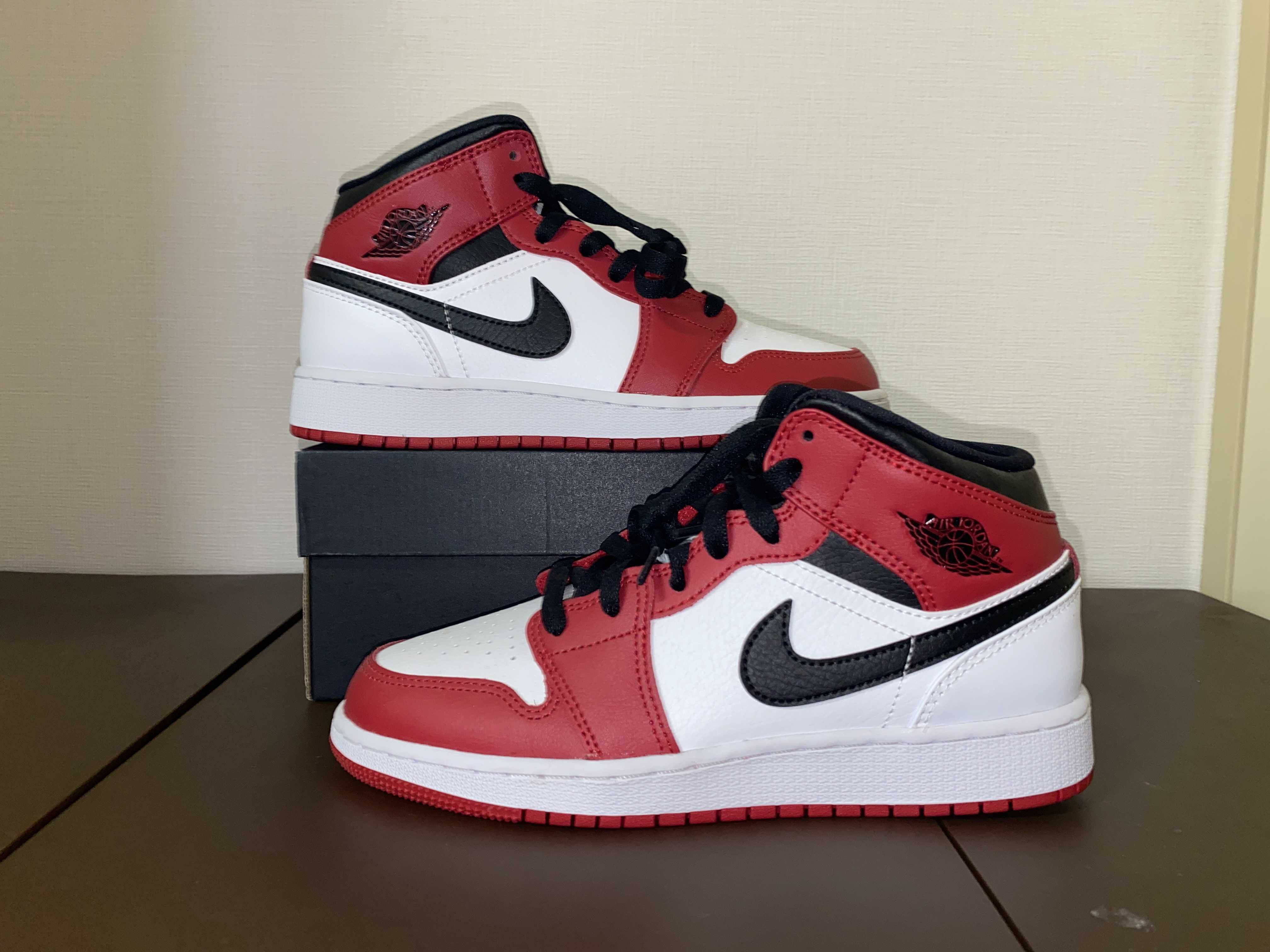Nike GS Air Jordan 1 Mid "Chicago" (2020)