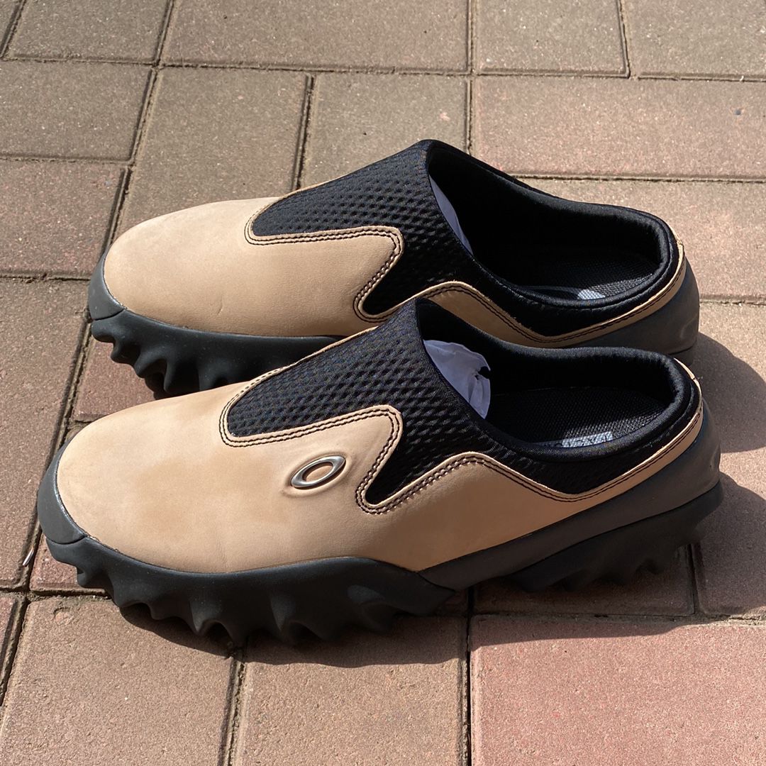 オークリー ファクトリーチーム ヌバック チョップソー ミュール "ノマド"