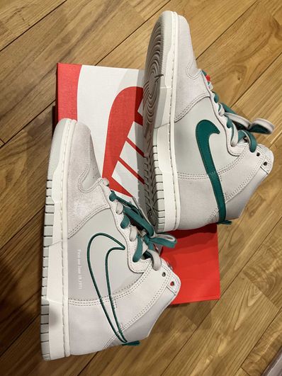 Nike Dunk High SE First Use "Light Bone/Green Noise"