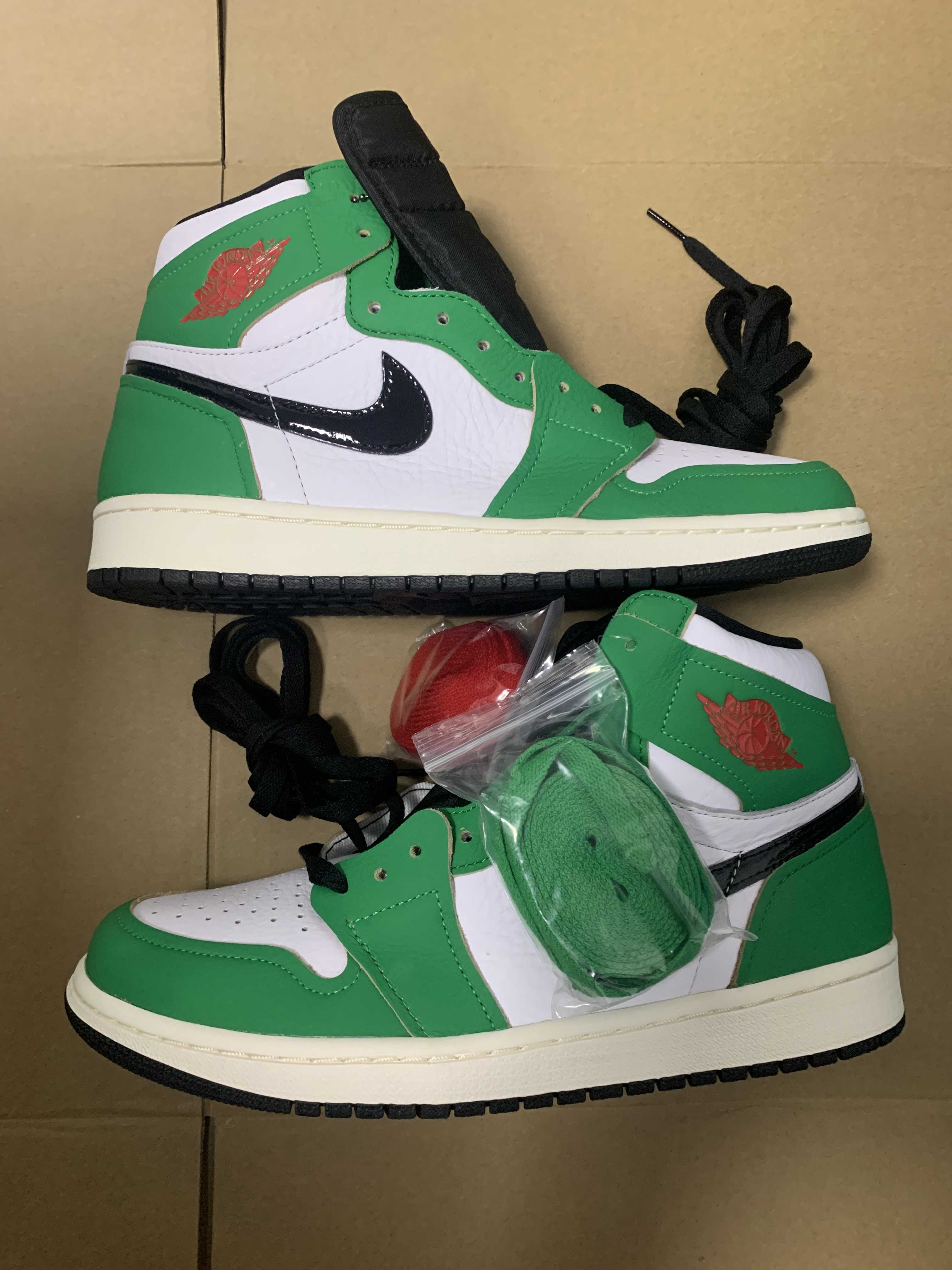 Nike Women's Air Jordan 1 High OG "Lucky Green/White-Sail-Black"   