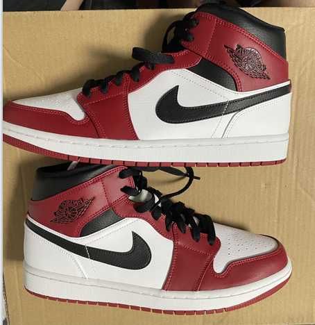 Nike Air Jordan 1 Mid "Chicago" 