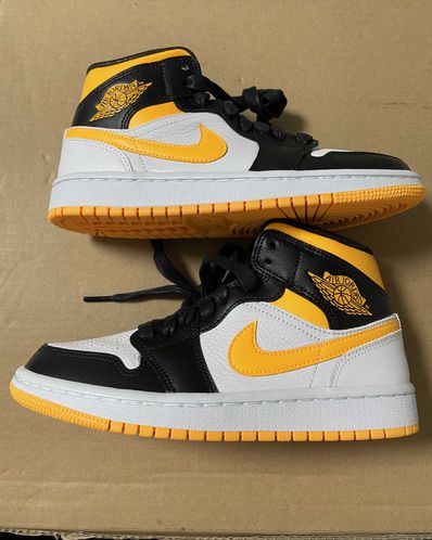 Nike Women's Air Jordan 1 Mid SE "Laser Orange Black"