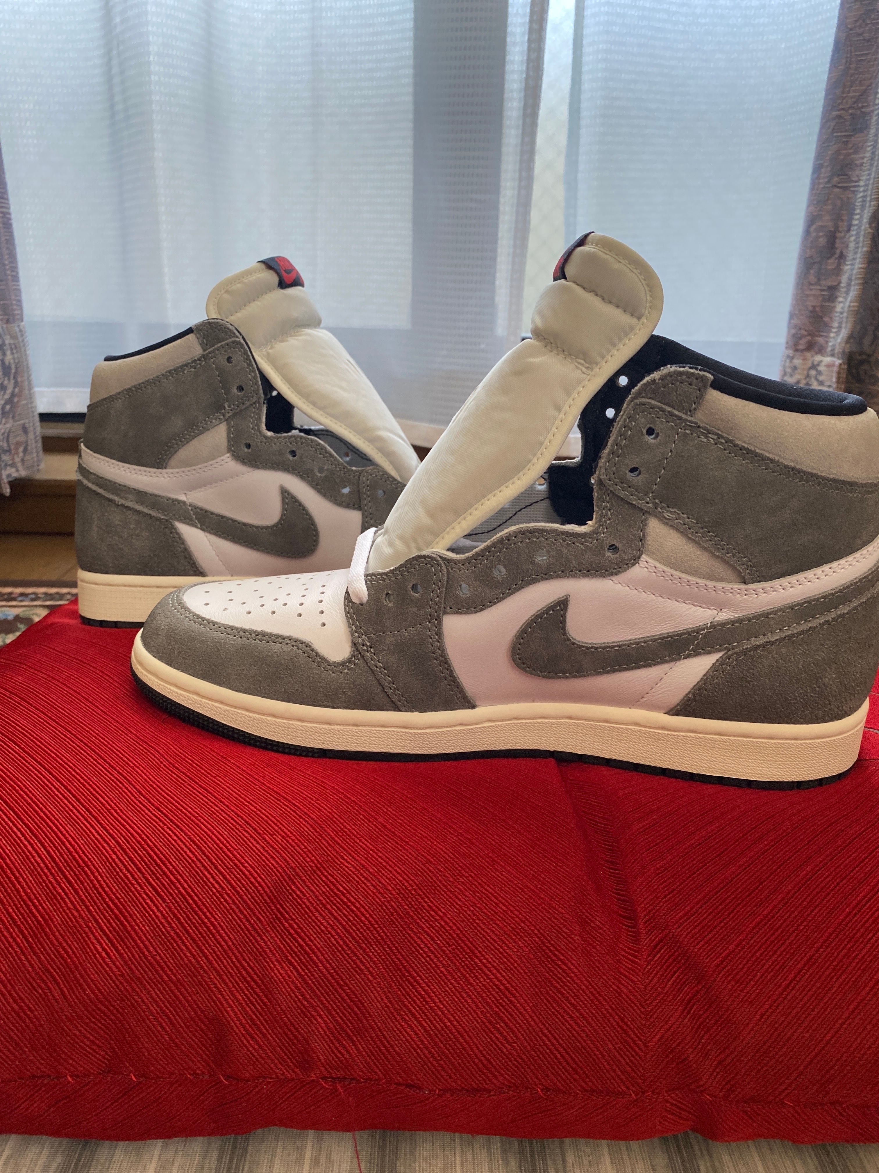 Nike Air Jordan 1 Retro High OG "Black and Smoke Grey"