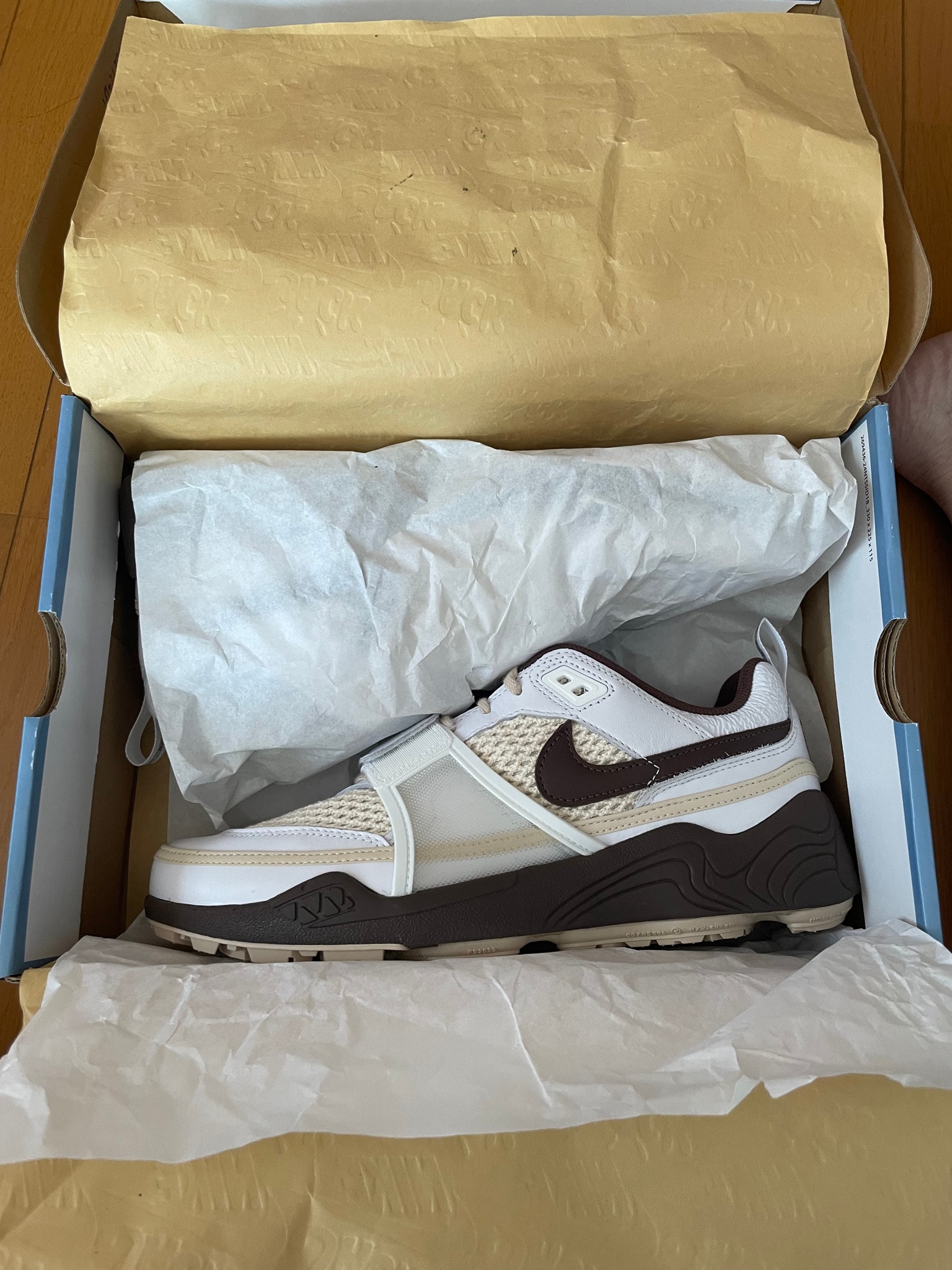 Travis Scott × Nike Zoom Field Jaxx "White and Light Chocolate"