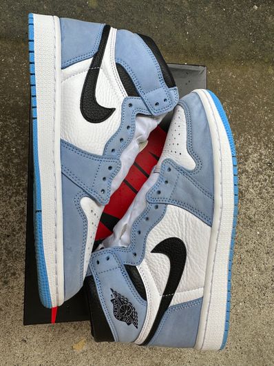 Nike Air Jordan 1 High OG "University Blue"