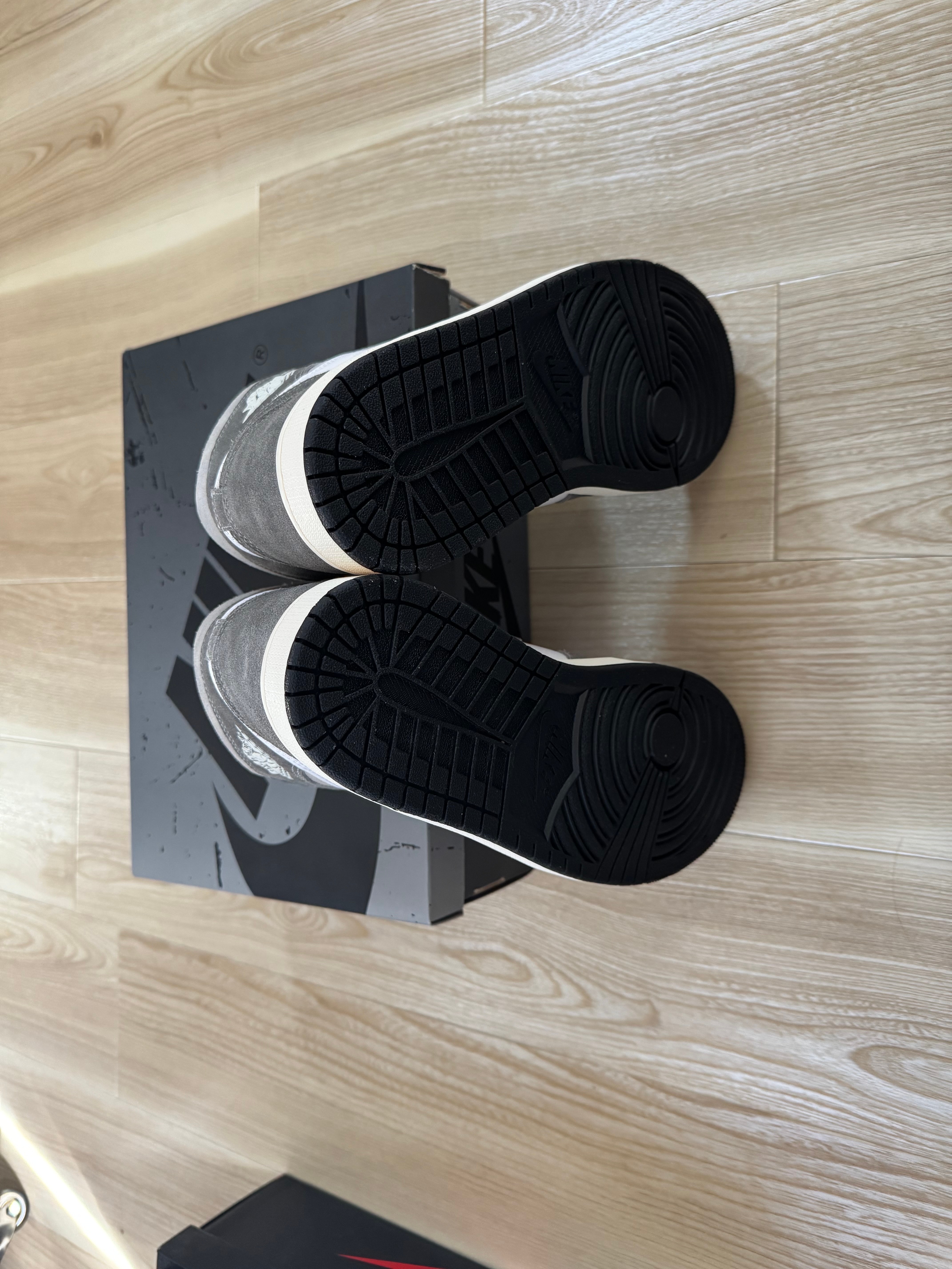 Nike Air Jordan 1 Retro High OG "Black and Smoke Grey"