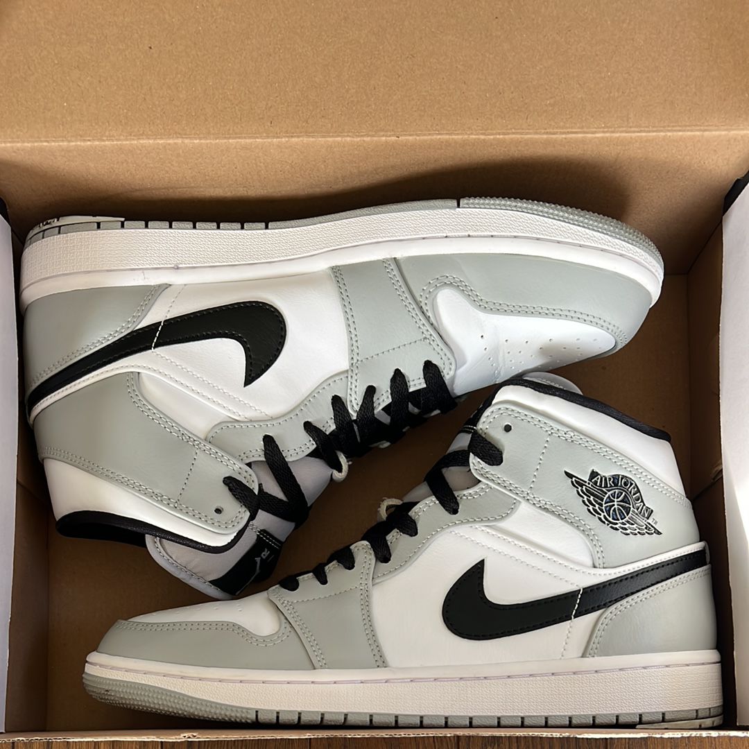 Nike Air Jordan 1 Mid "Light Smoke Grey/White/Black"