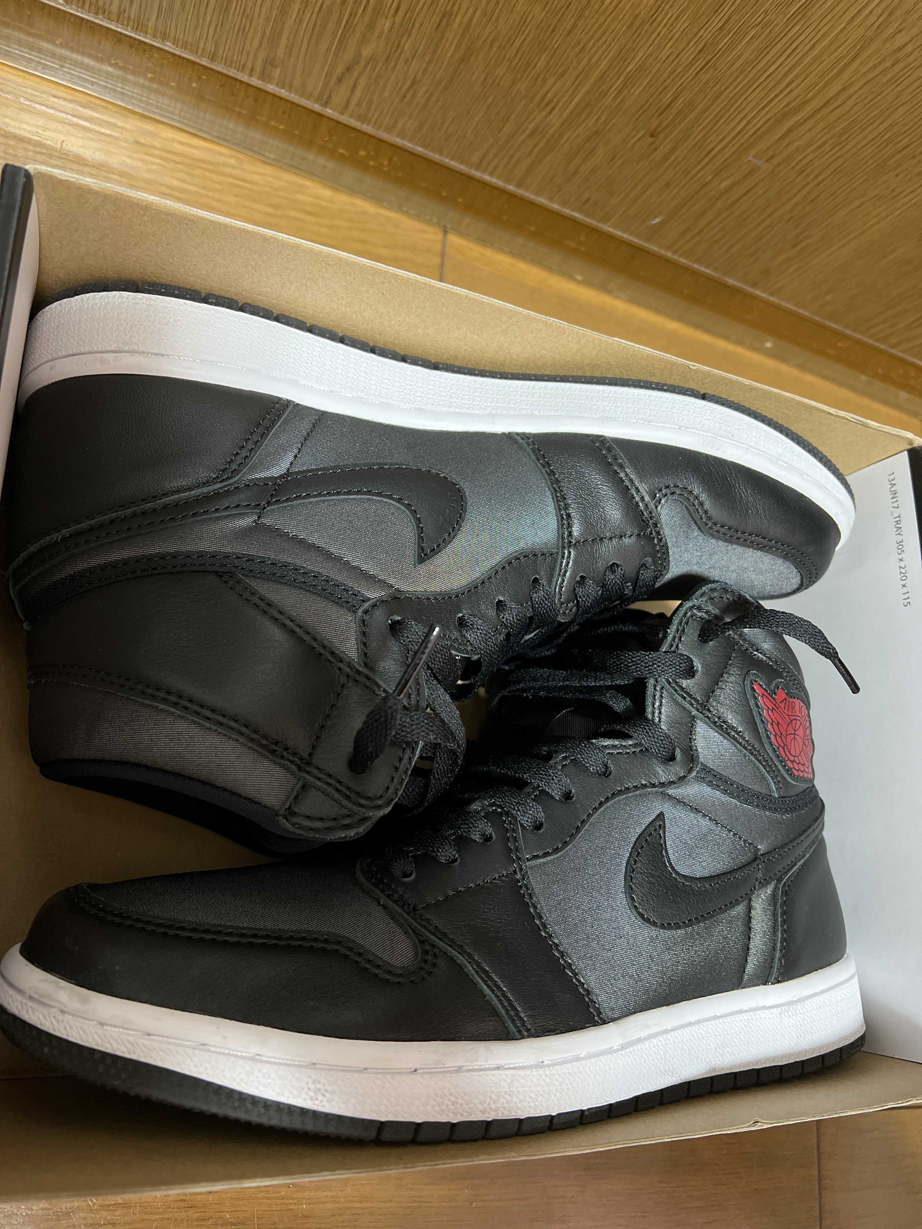 Nike Air Jordan 1 Retro High OG "Black/Metallic Silver/Gym Red"
