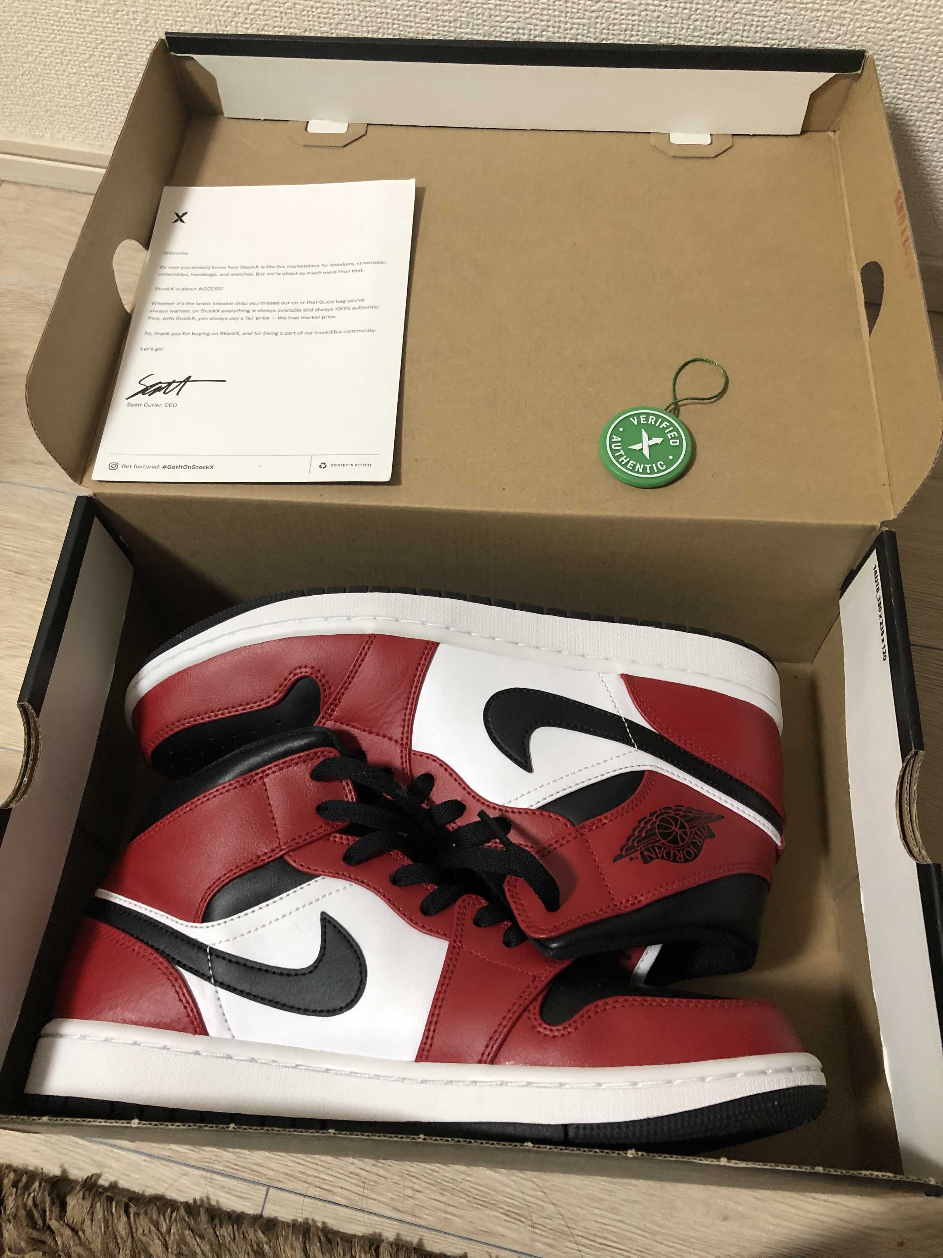 Nike Air Jordan 1 Mid "Chicago Black Toe"