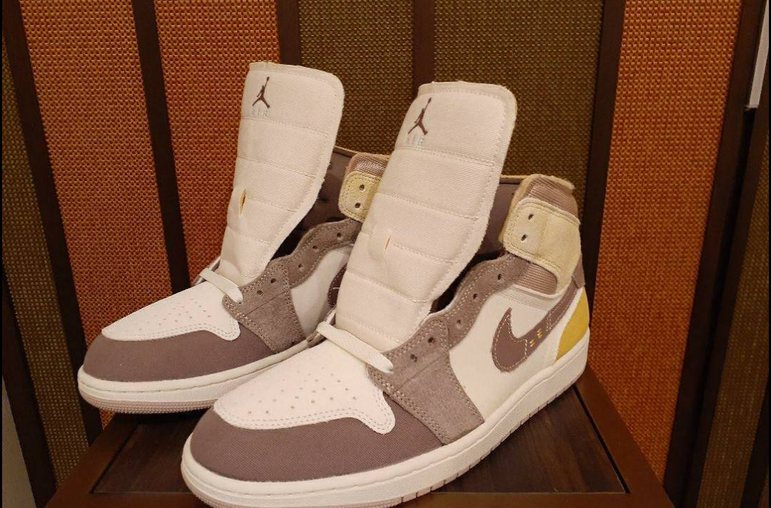 Nike Air Jordan 1 Mid SE Craft "Inside Out"