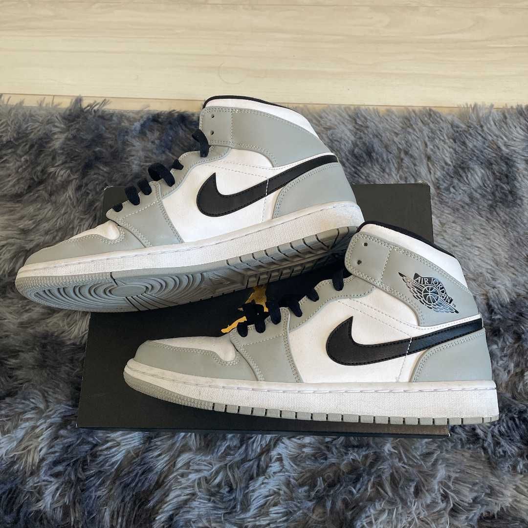 Nike Air Jordan 1 Mid "Light Smoke Grey/White/Black"