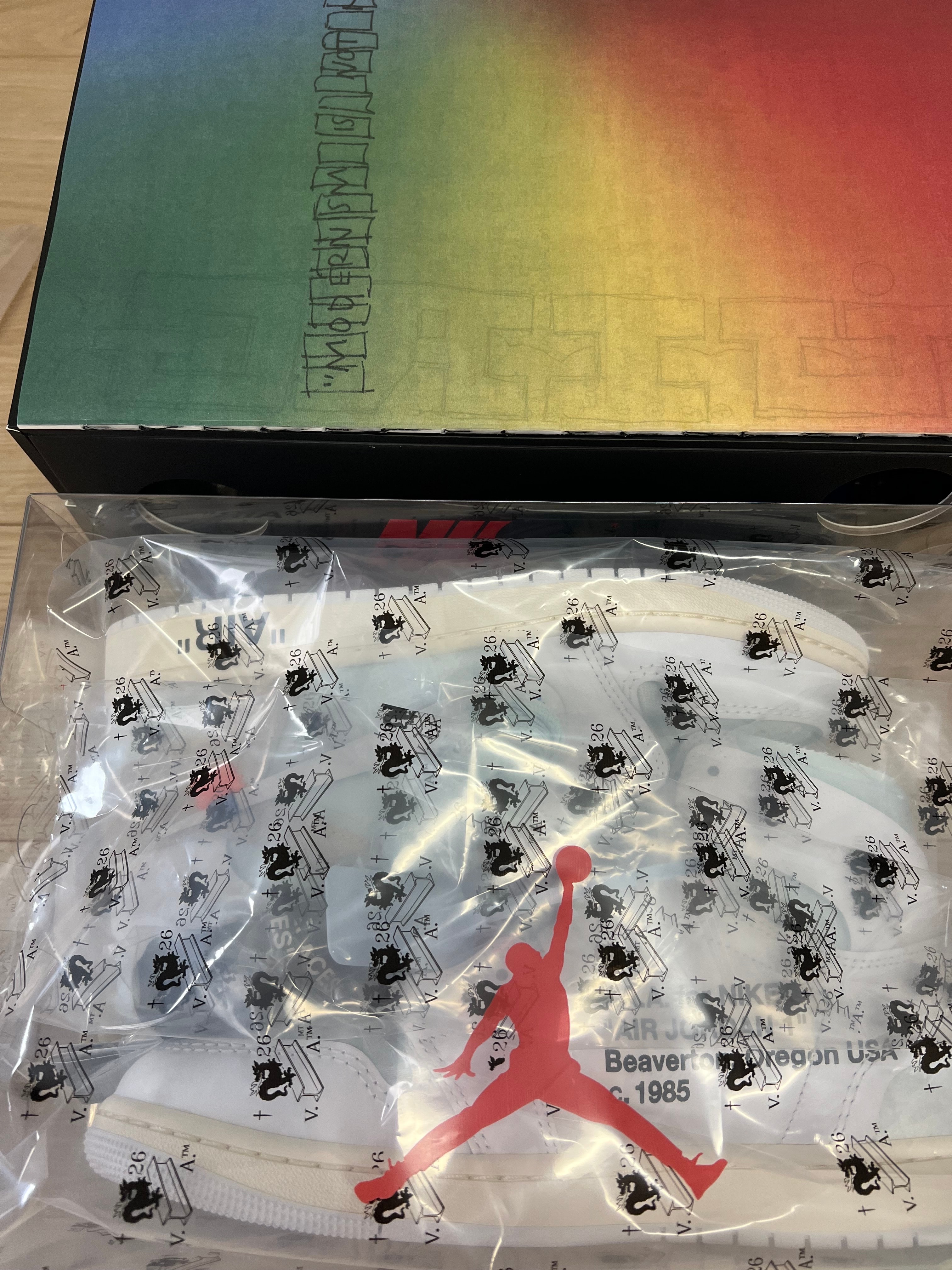 ヴァージルアブローアーカイブ (V.A.A.) × ナイキ エアジョーダン1 レトロ ハイ OG "アラスカ"