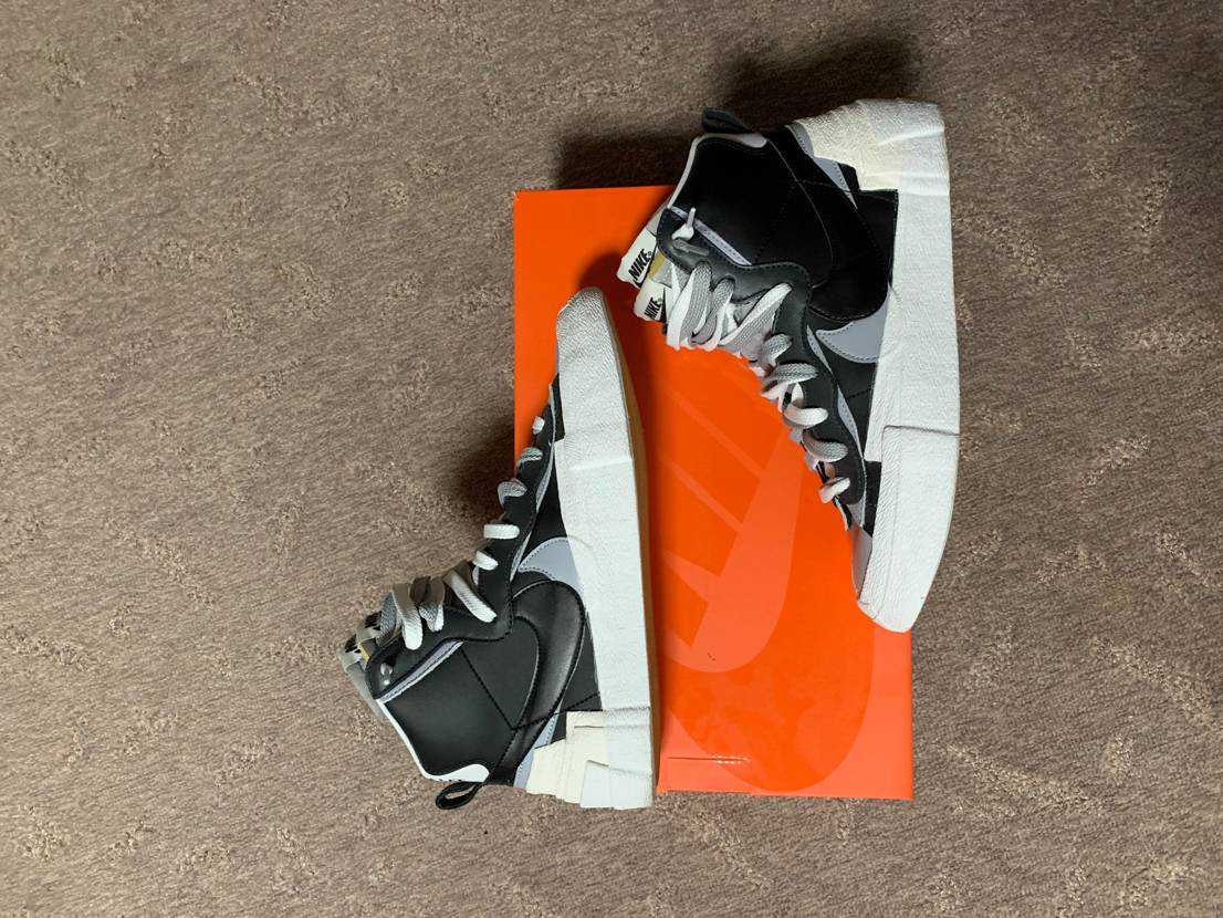 sacai × NIKE BLAZER MID "BLACK/WOLF GREY/WHITE"