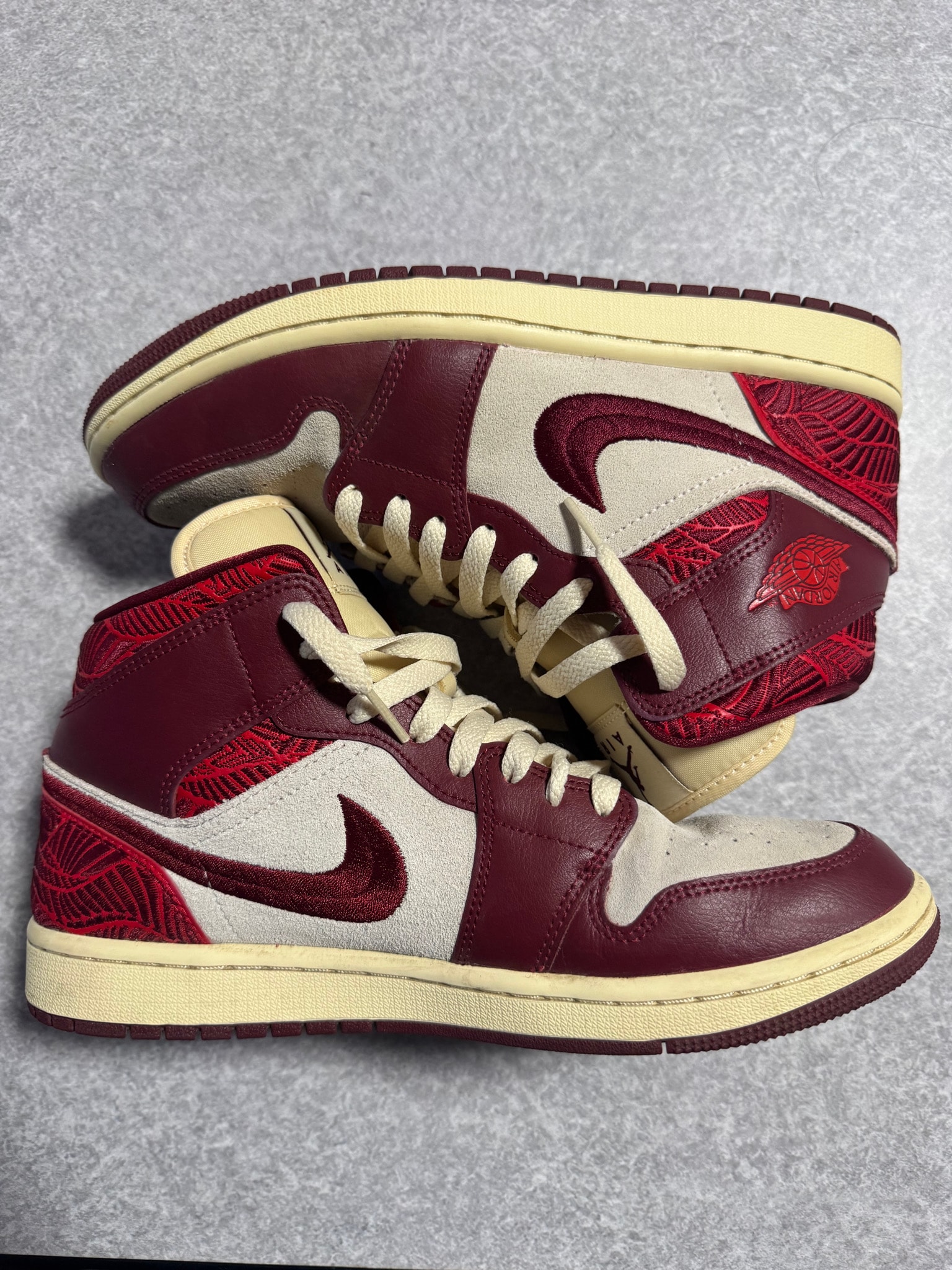Nike Women's Air Jordan 1 Mid SE "Tiki Leaf"