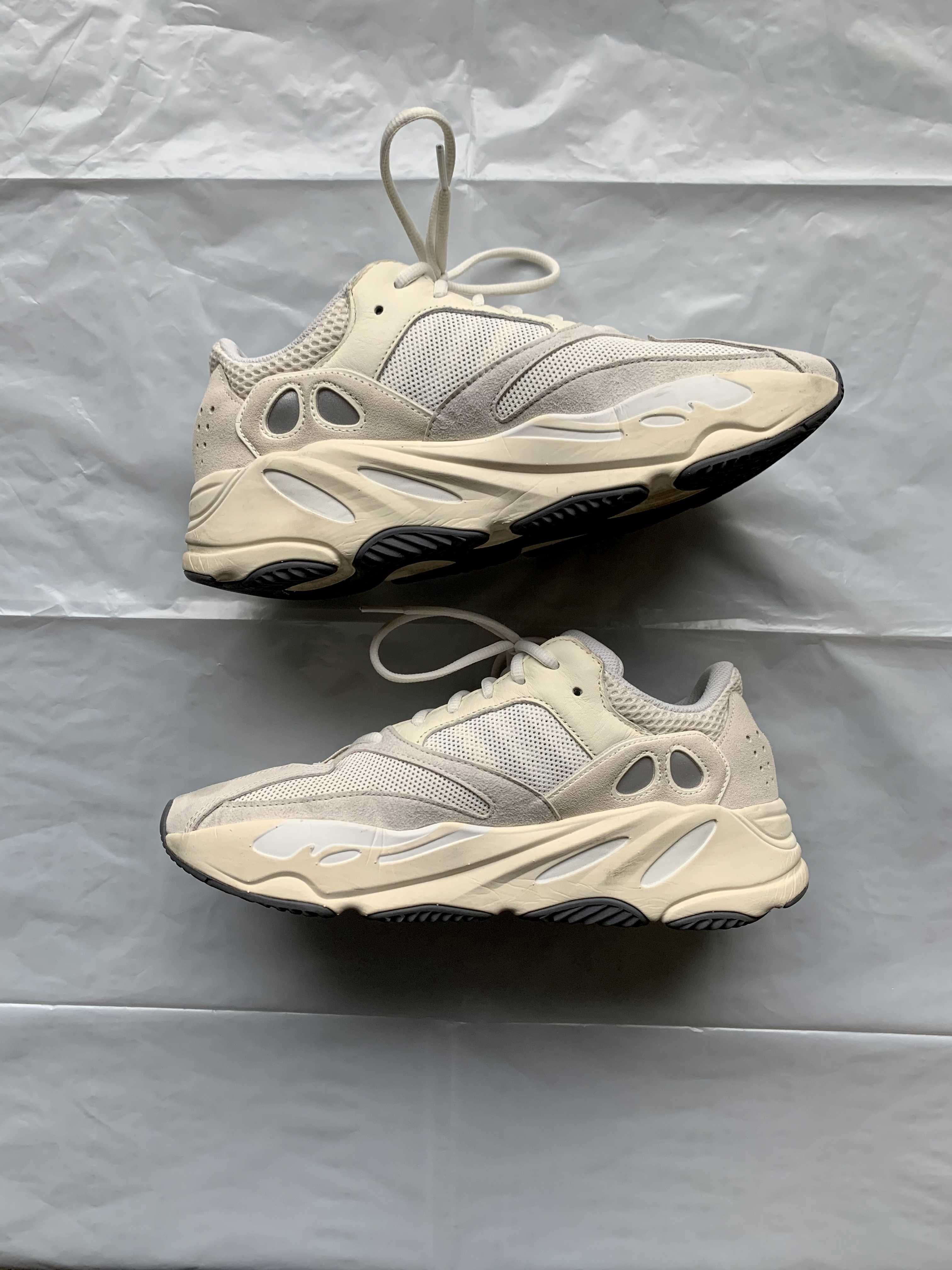 adidas YEEZY Boost 700 "Analog"