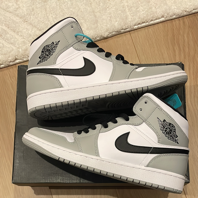 Nike Air Jordan 1 Mid "Light Smoke Grey/White/Black"