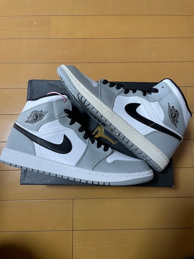 Nike Air Jordan 1 Mid "Light Smoke Grey/White/Black"