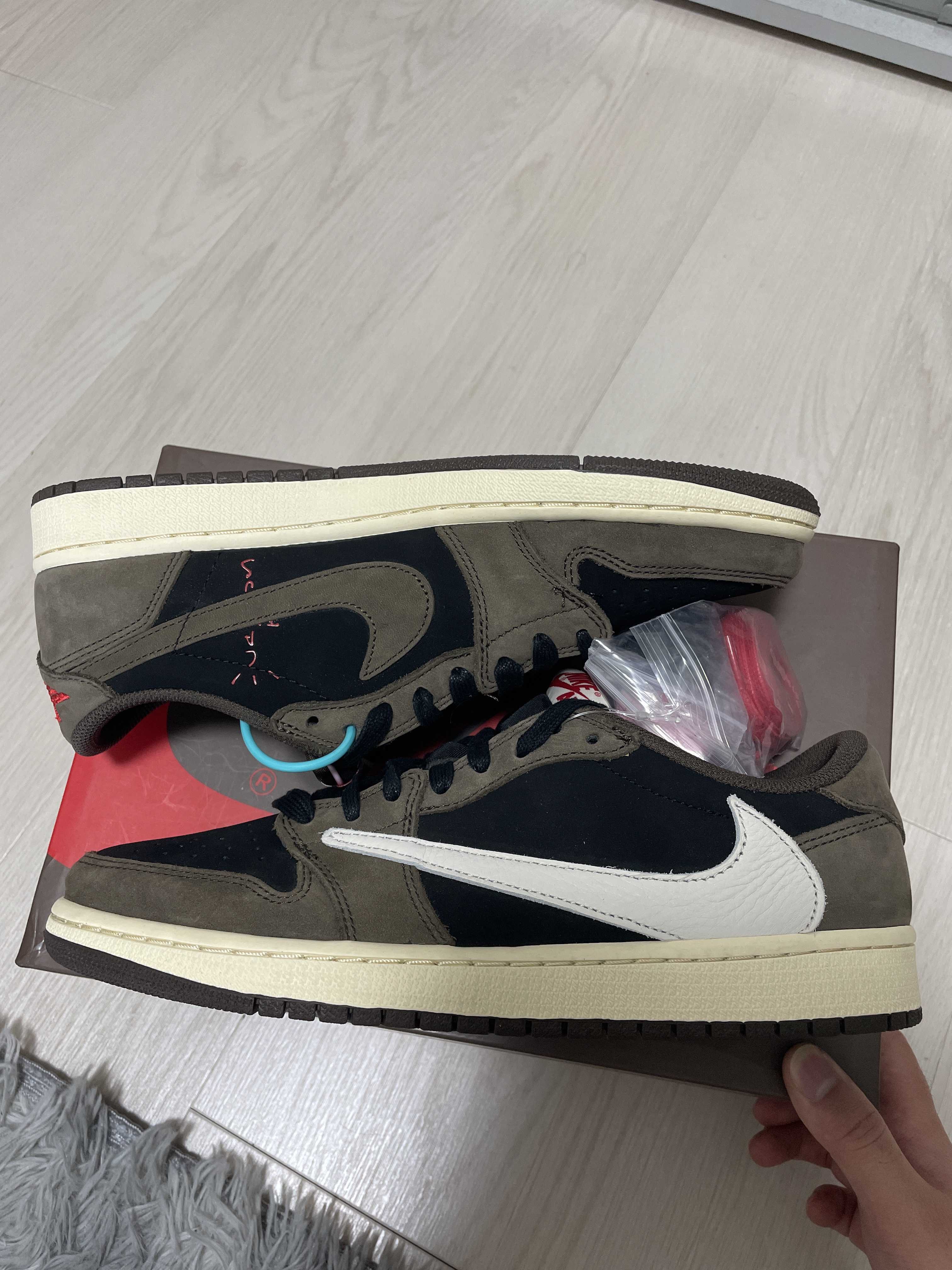 Travis Scott × Nike Air Jordan 1 Low OG SP-T "Black/Dark Mocha"