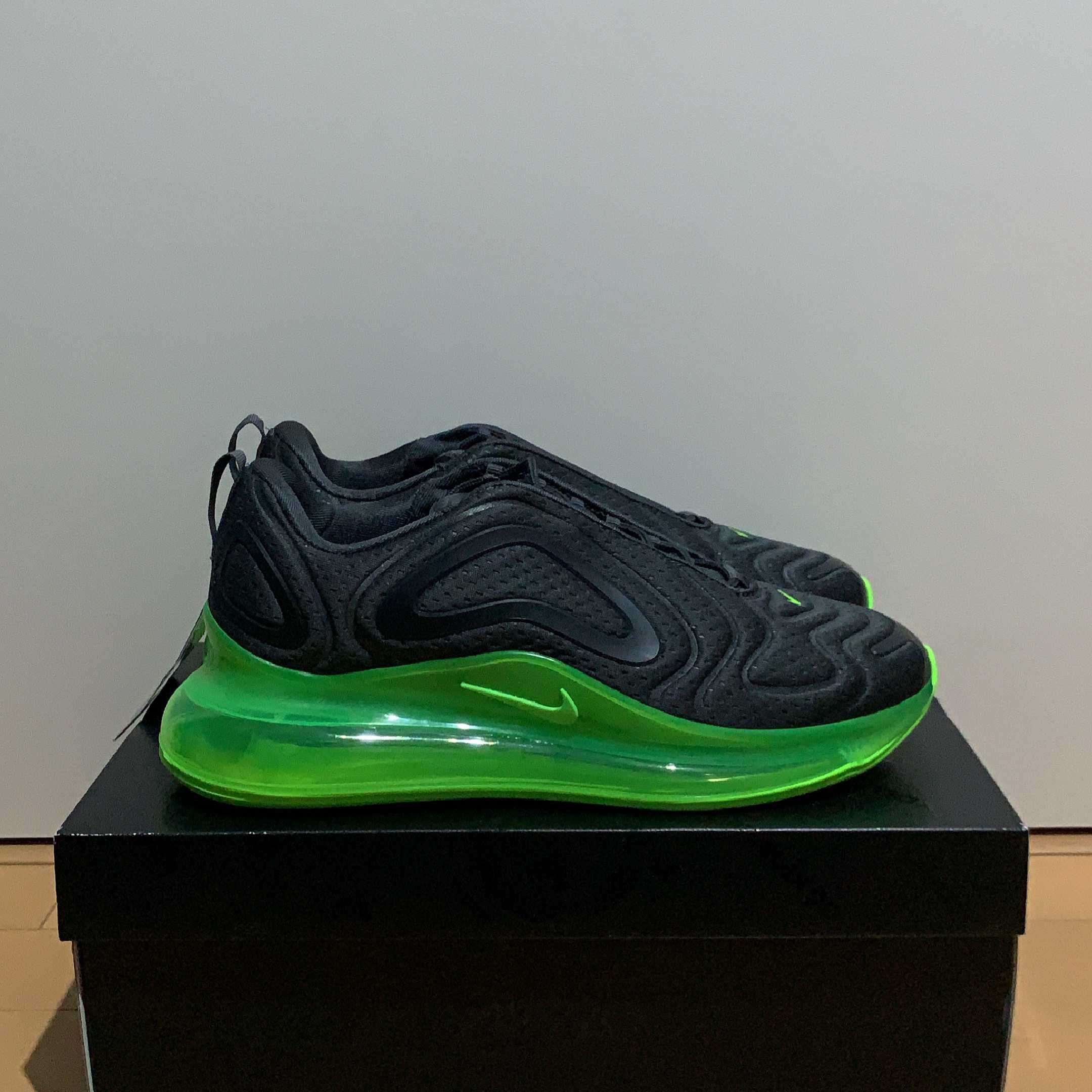 NIKE AIR MAX 720 BLACK VOLT