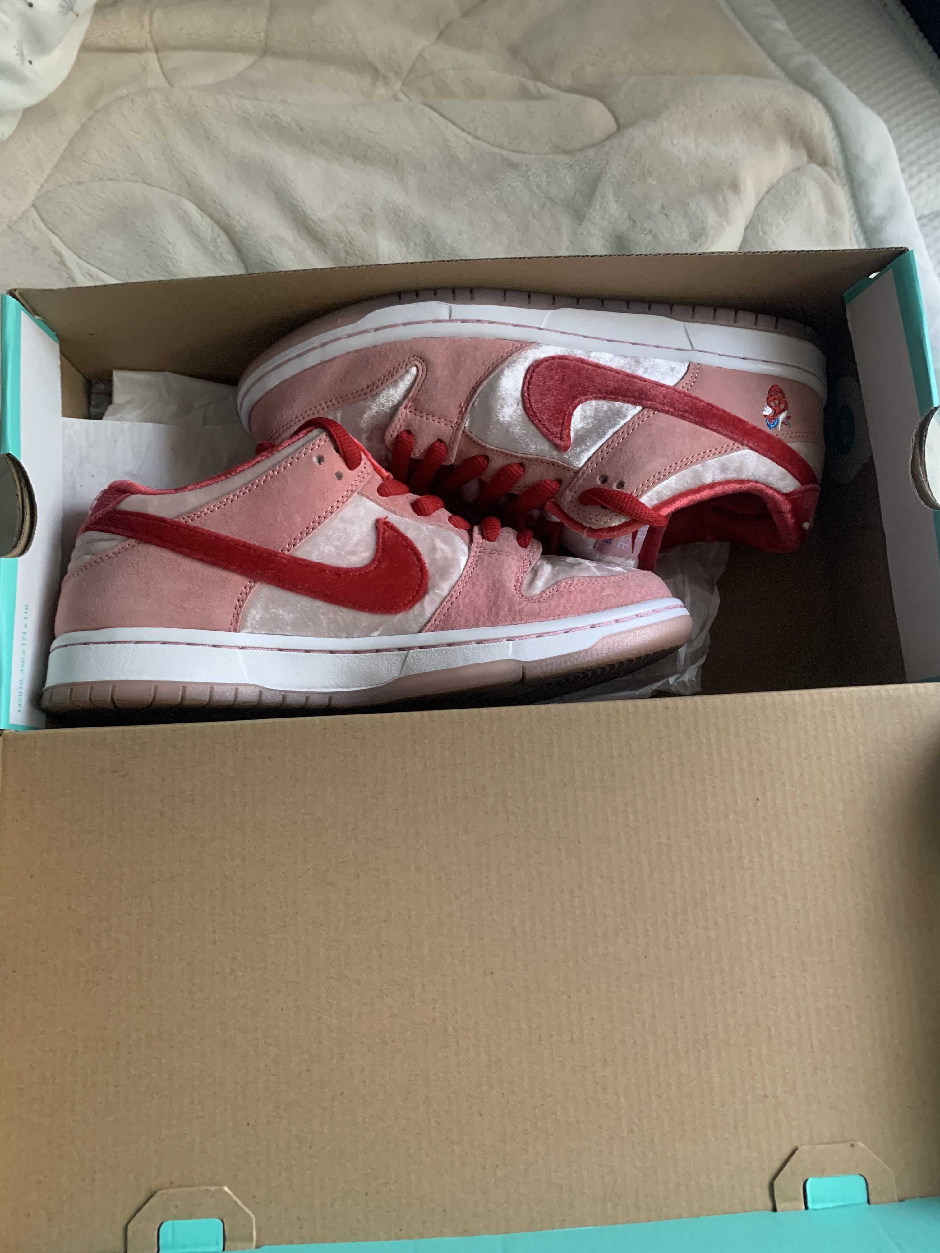 Strangelove × Nike SB Dunk Low "Valentine’s Day"