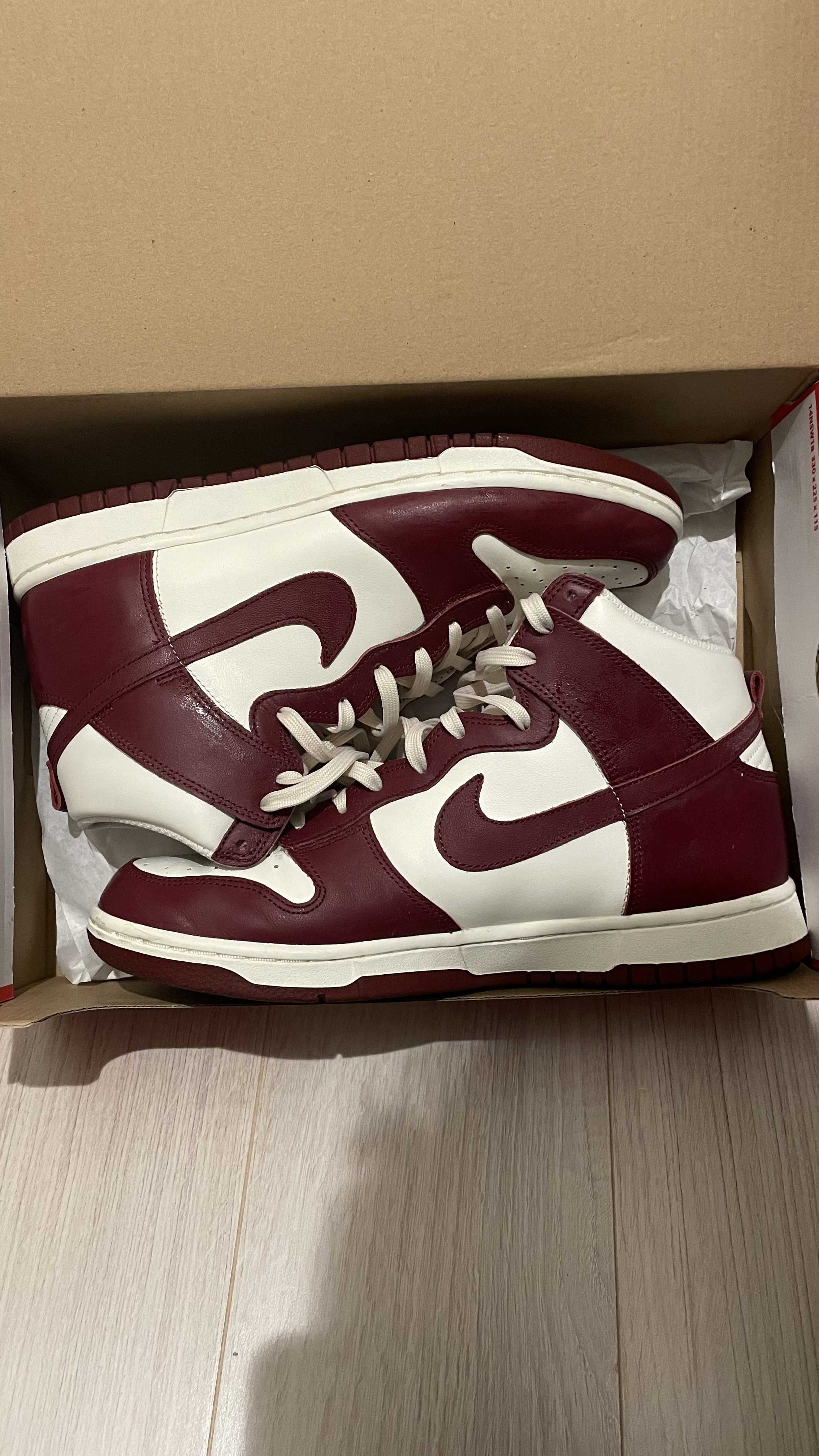 NIKE Women's DUNK HIGH "TEAM RED"