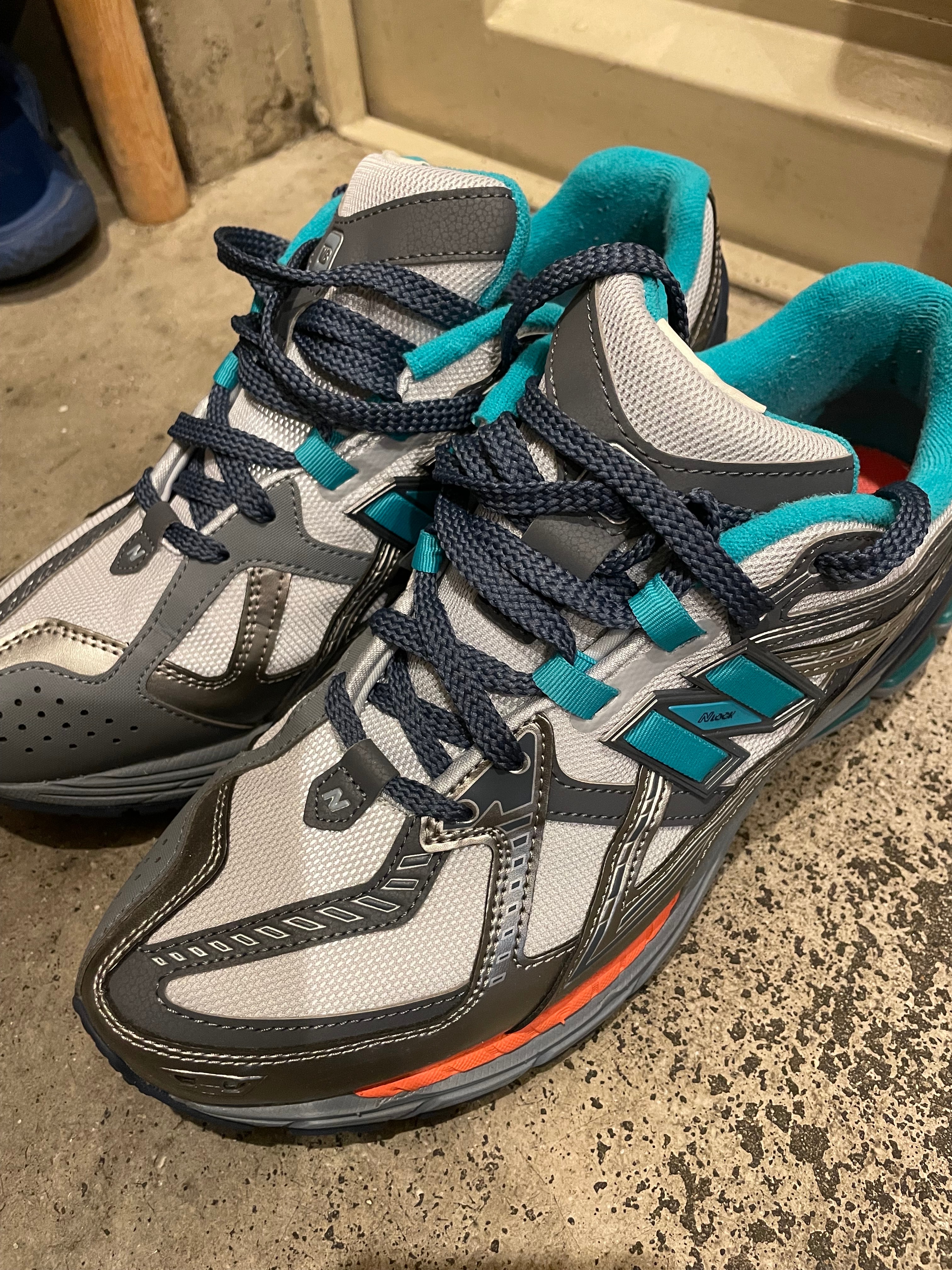 ザ ウィテカー グループ × ニューバランス 1906U "スチール"