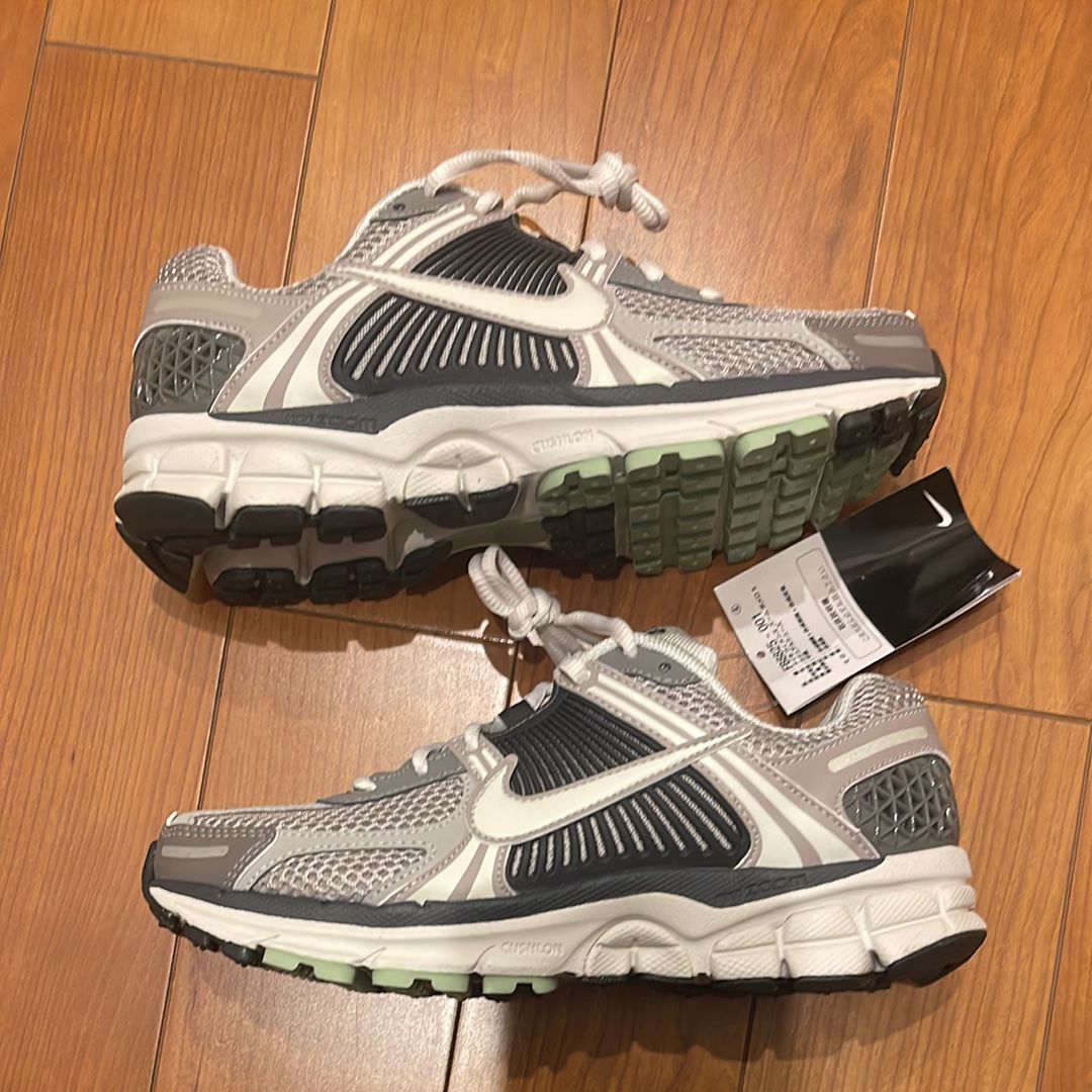 Nike Women's Zoom Vomero 5 "Cobblestone and Flat Pewter"