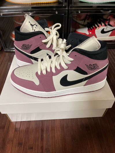 Nike WMNS Air Jordan 1 Mid