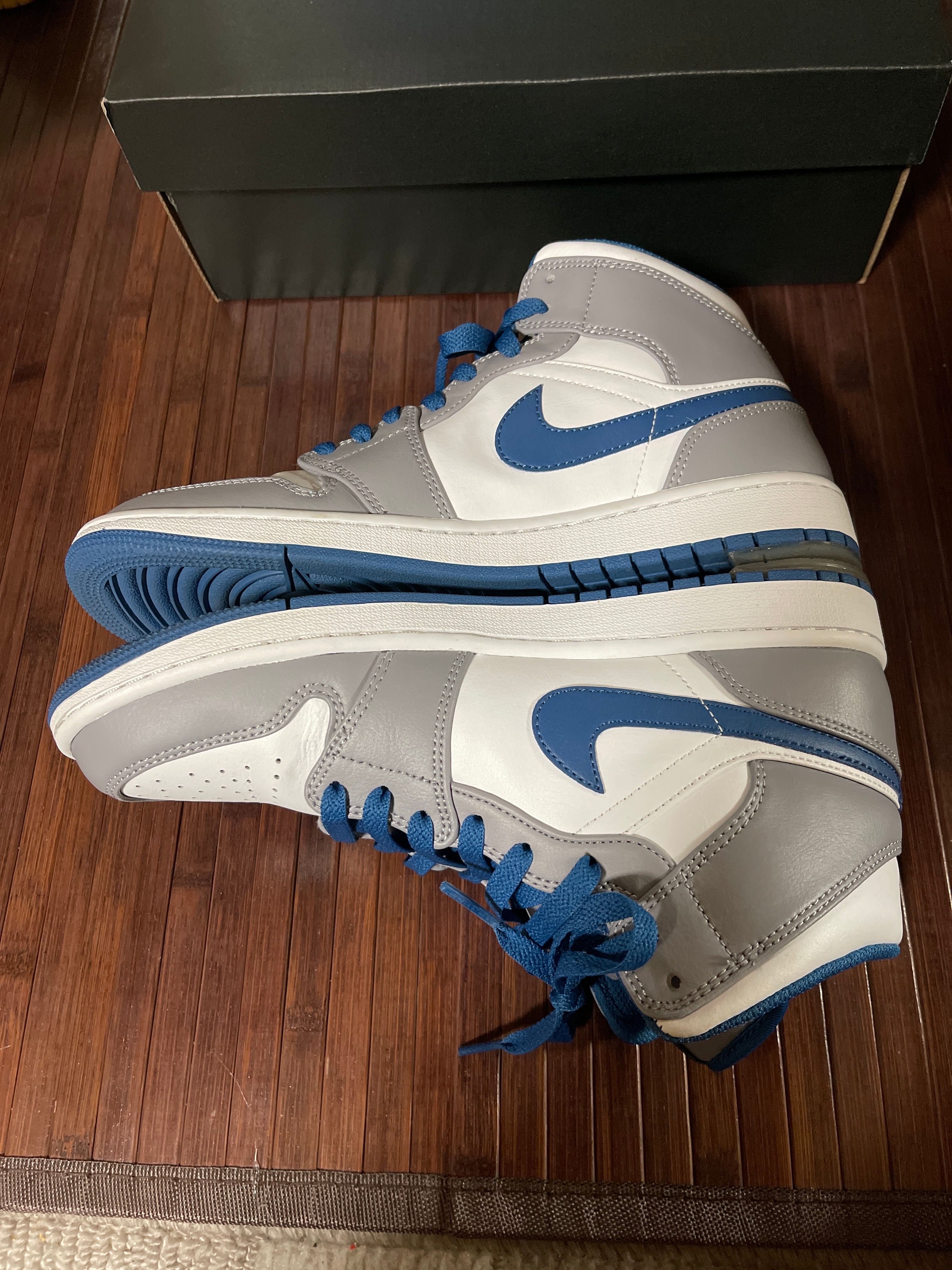 Nike Air Jordan 1 Mid "True Blue"