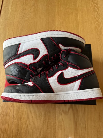 Nike Air Jordan 1 Retro High OG "Blood Line"