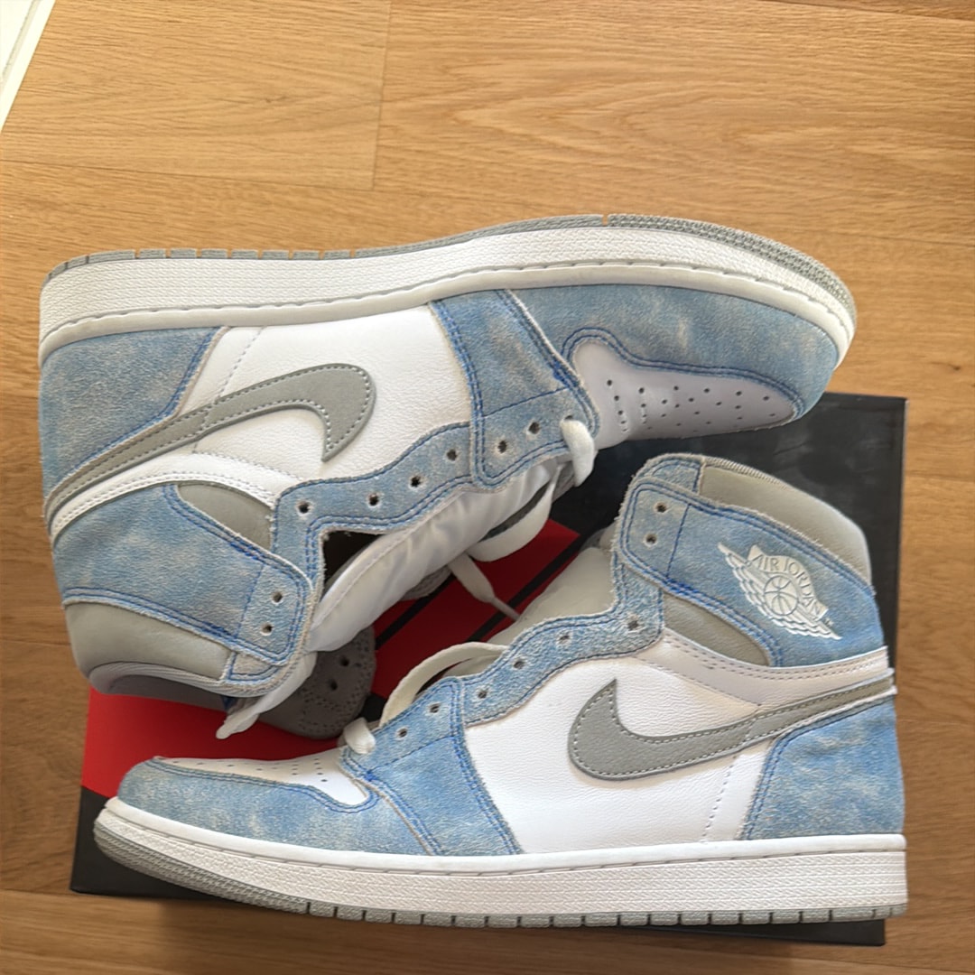Nike Air Jordan 1 High OG "Hyper Royal"