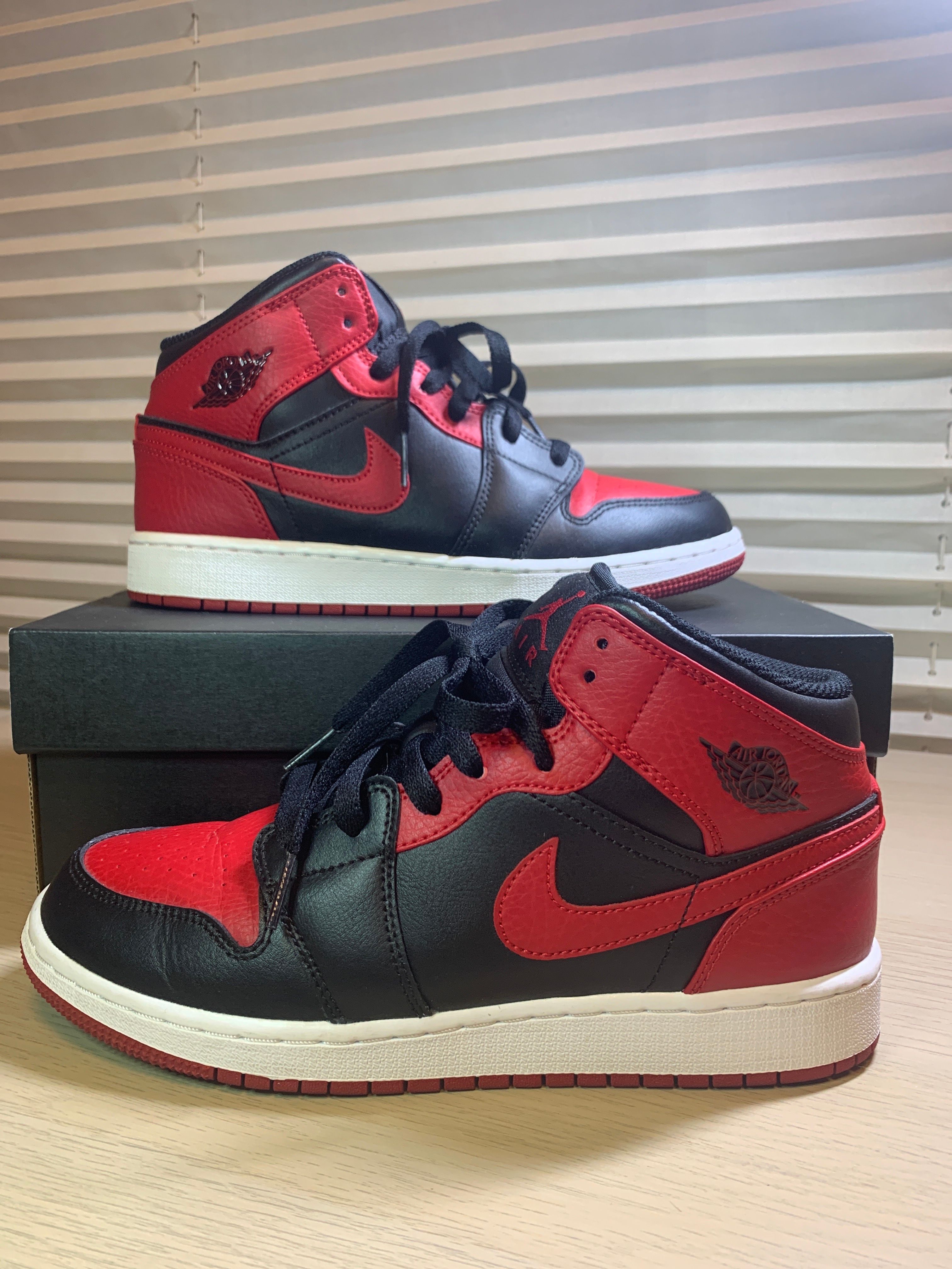 Nike GS Air Jordan 1 Mid "Bred"