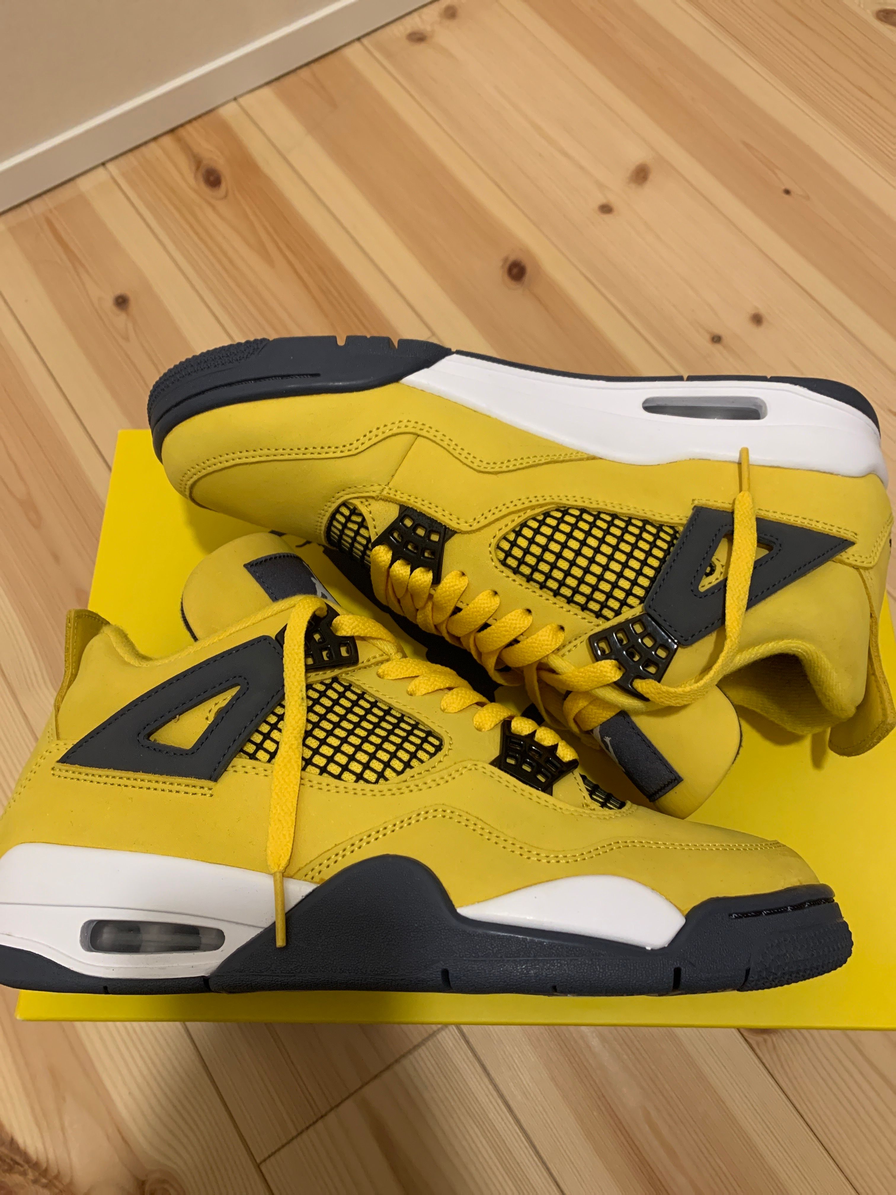 Nike Air Jordan 4 "Tour Yellow"